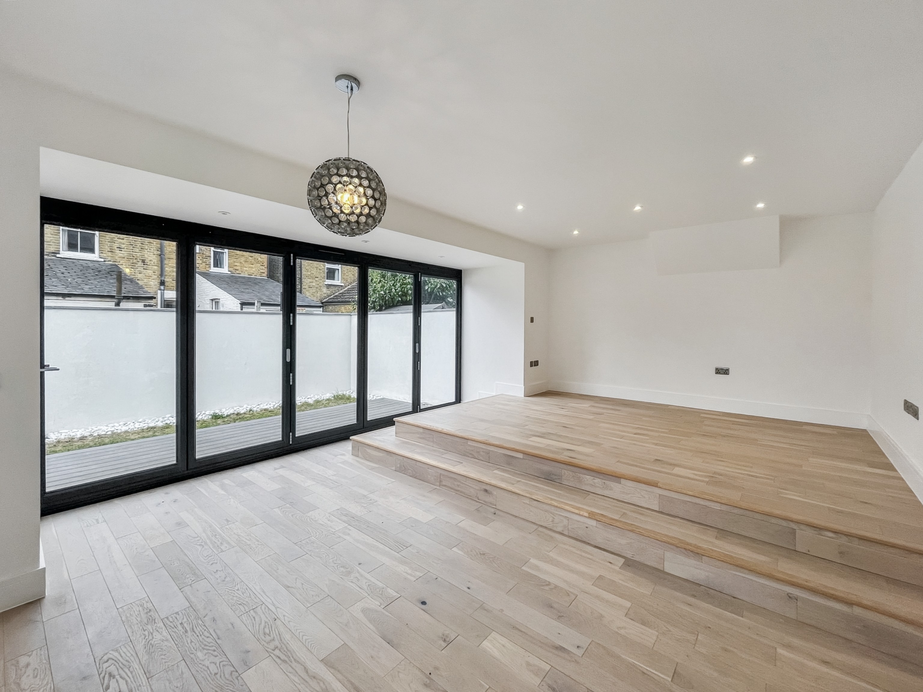 4 bedroom detached house for sale 0