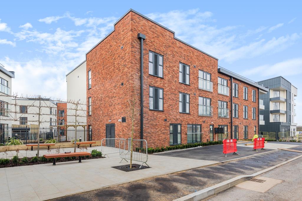 2-bed flat on FLAT 8 ST. CATHERINES HOUSE, Graven Hill, Bicester, Bicester, £260,000