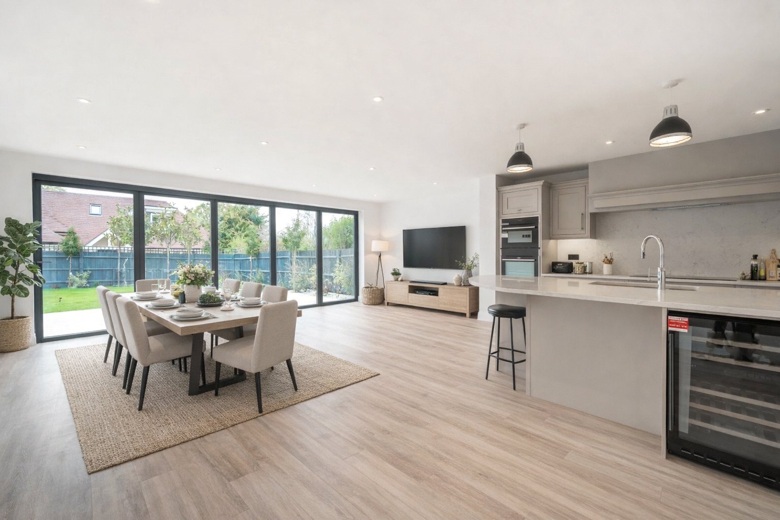 4 bedroom detached house for sale 0