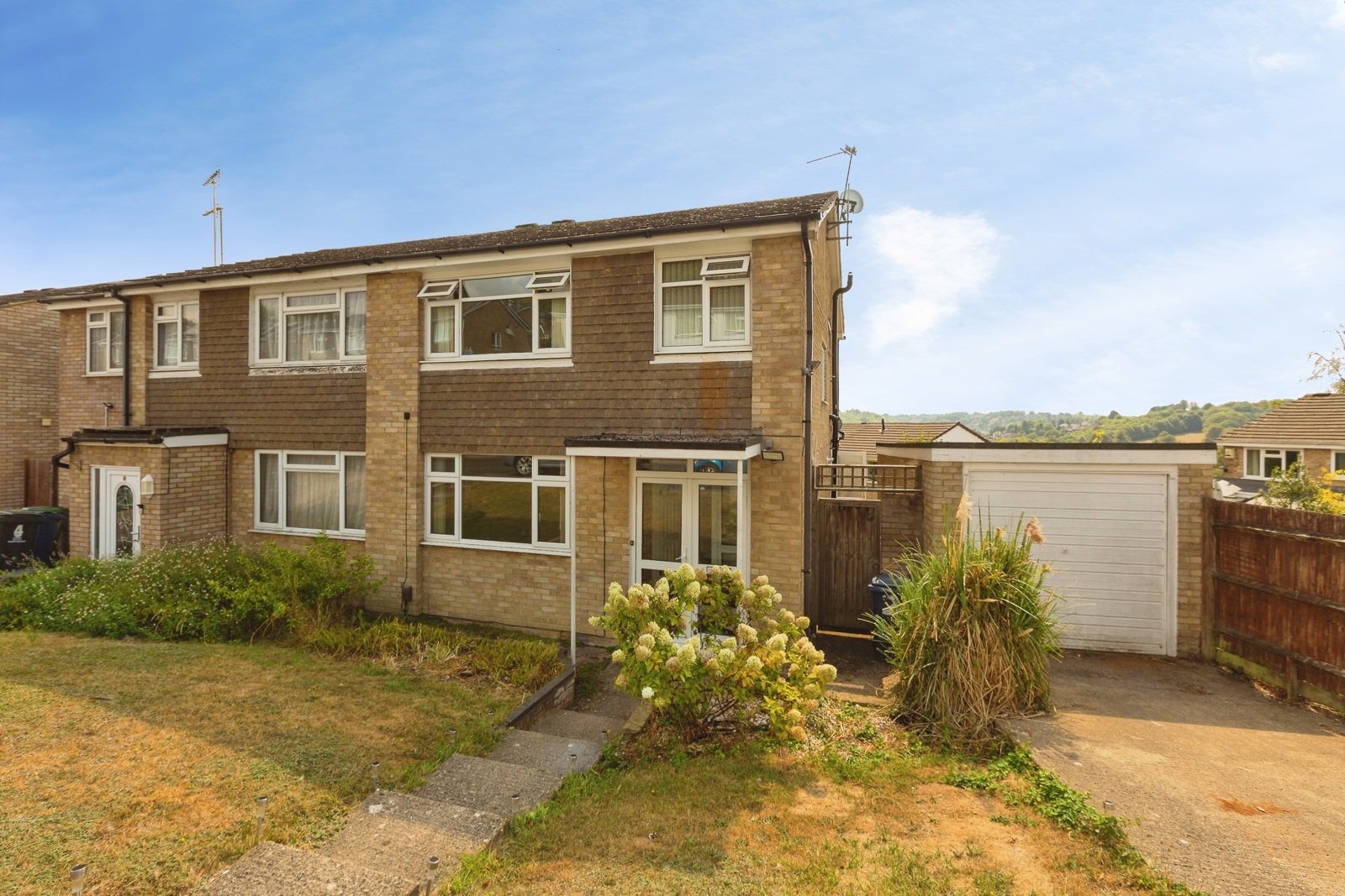 2, Kestrel Close, Buckinghamshire photo 2