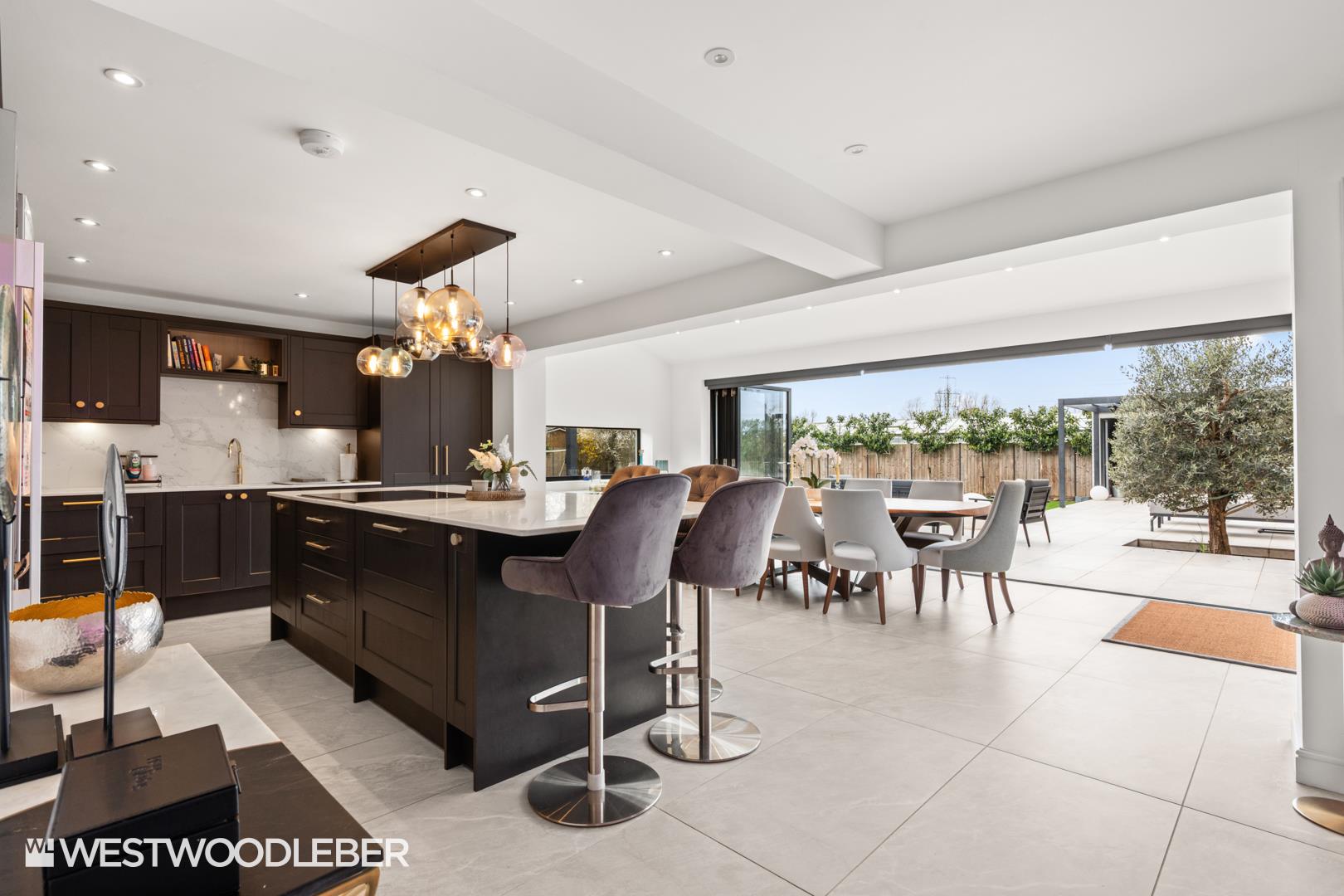 5 bedroom detached house for sale 0