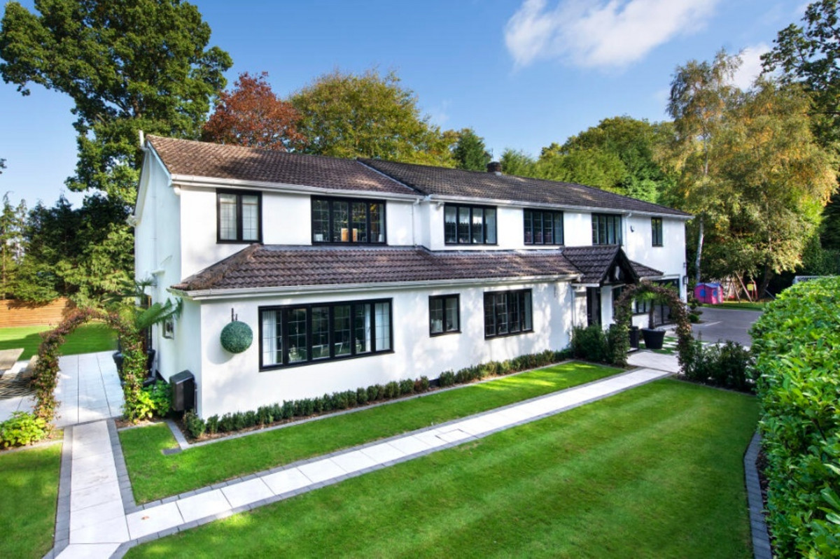 5 bedroom detached house for sale 0