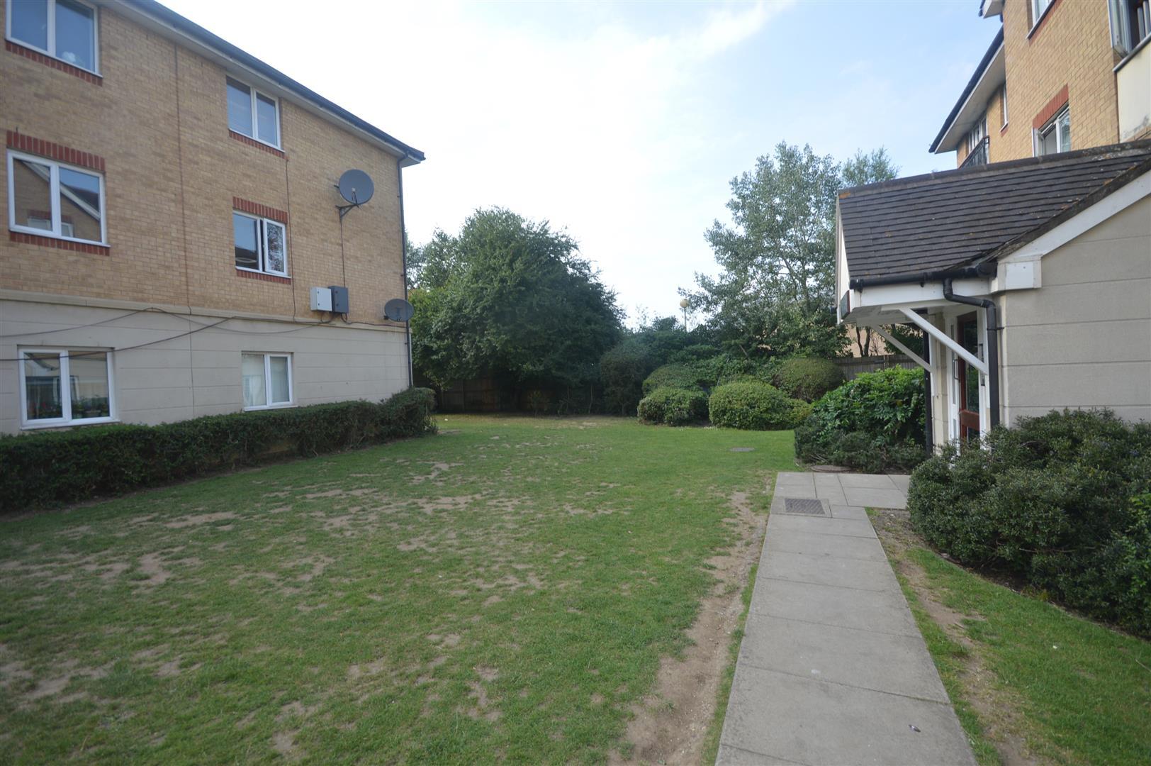 Ambient House,, 12, Tysoe Avenue Enfield, London photo 4