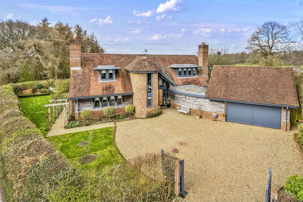 4 bedroom detached house for sale 0