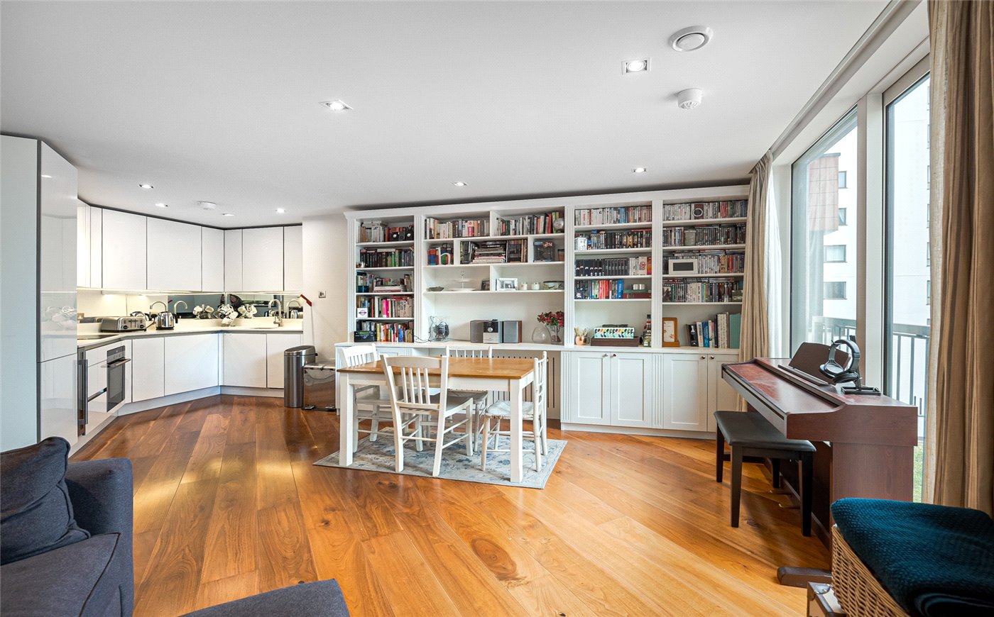 Flat 402, 4, Bridge Place, London photo 4