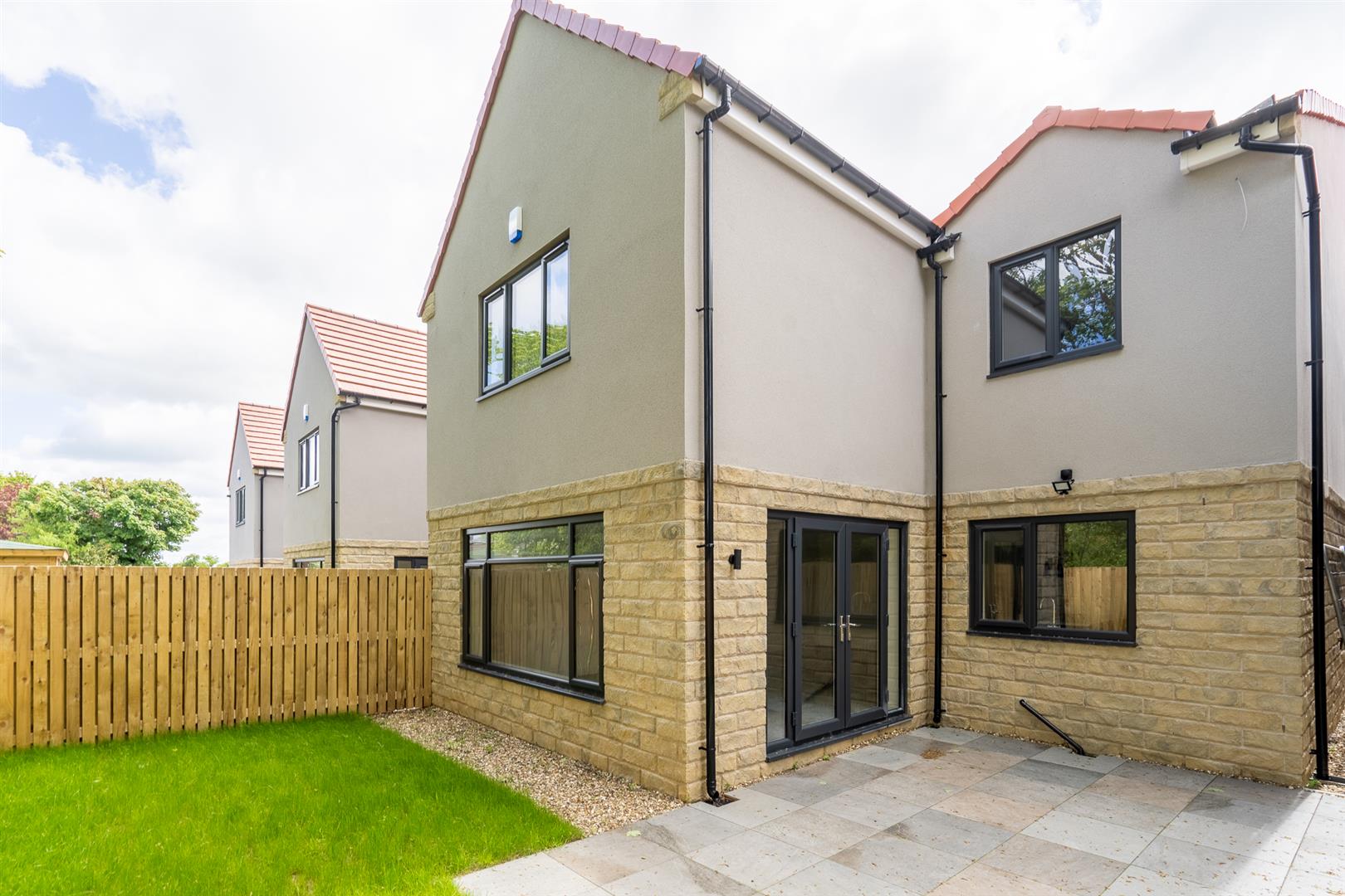 6, Highmoor Lane, Cleckheaton photo 4
