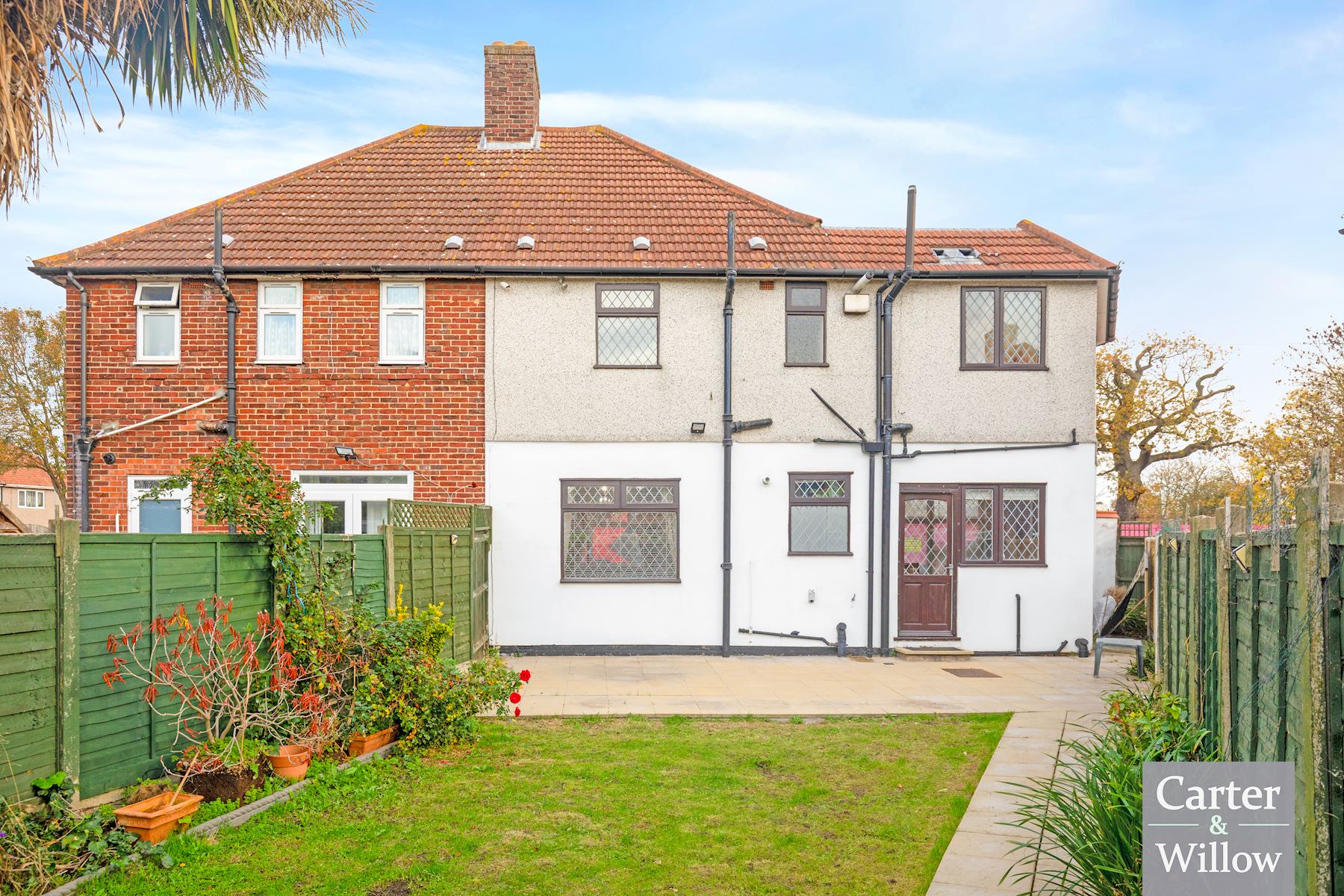 78, Bennetts Castle Lane , Dagenham  photo 4