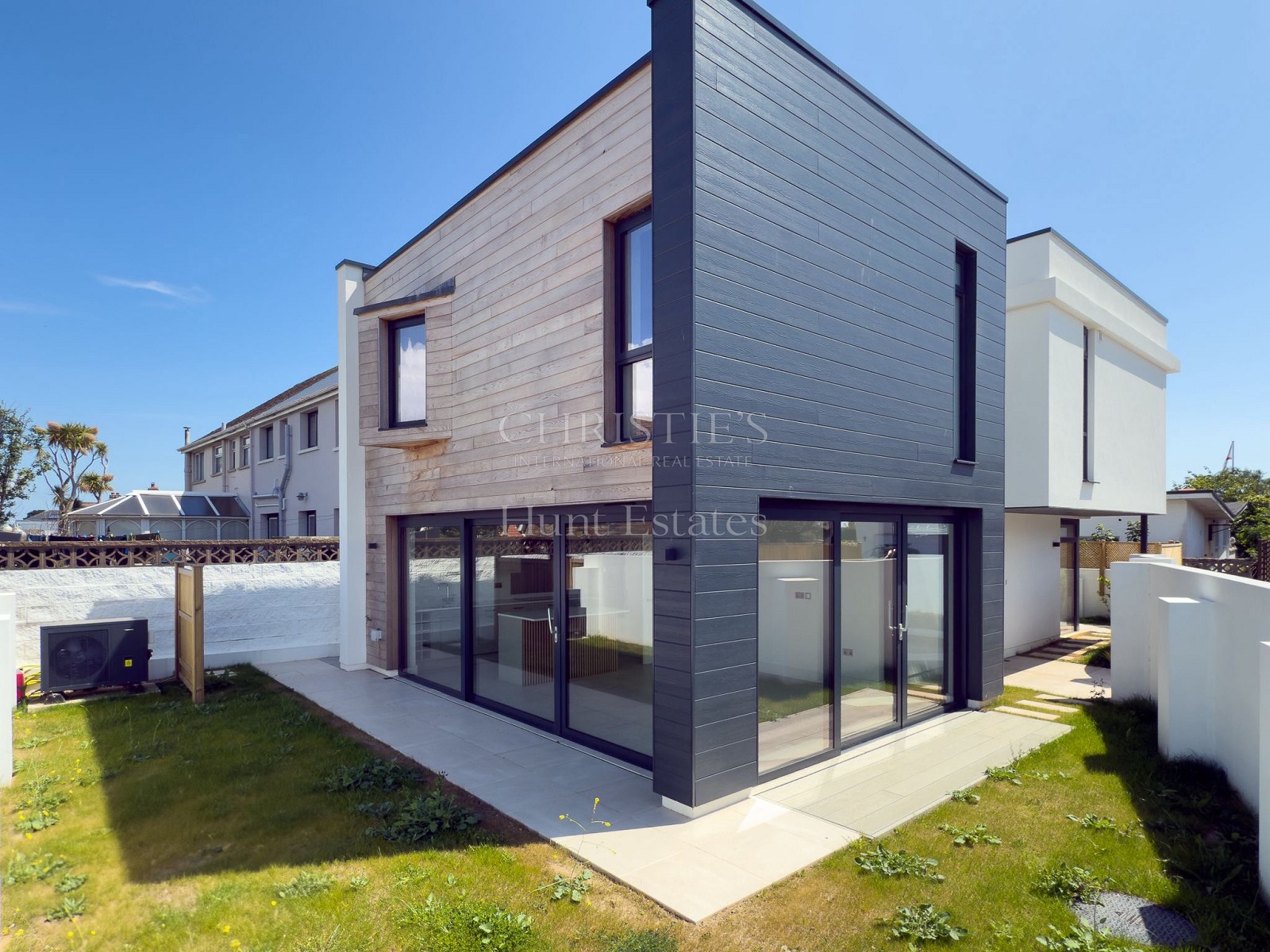 4 bedroom detached house for sale 0