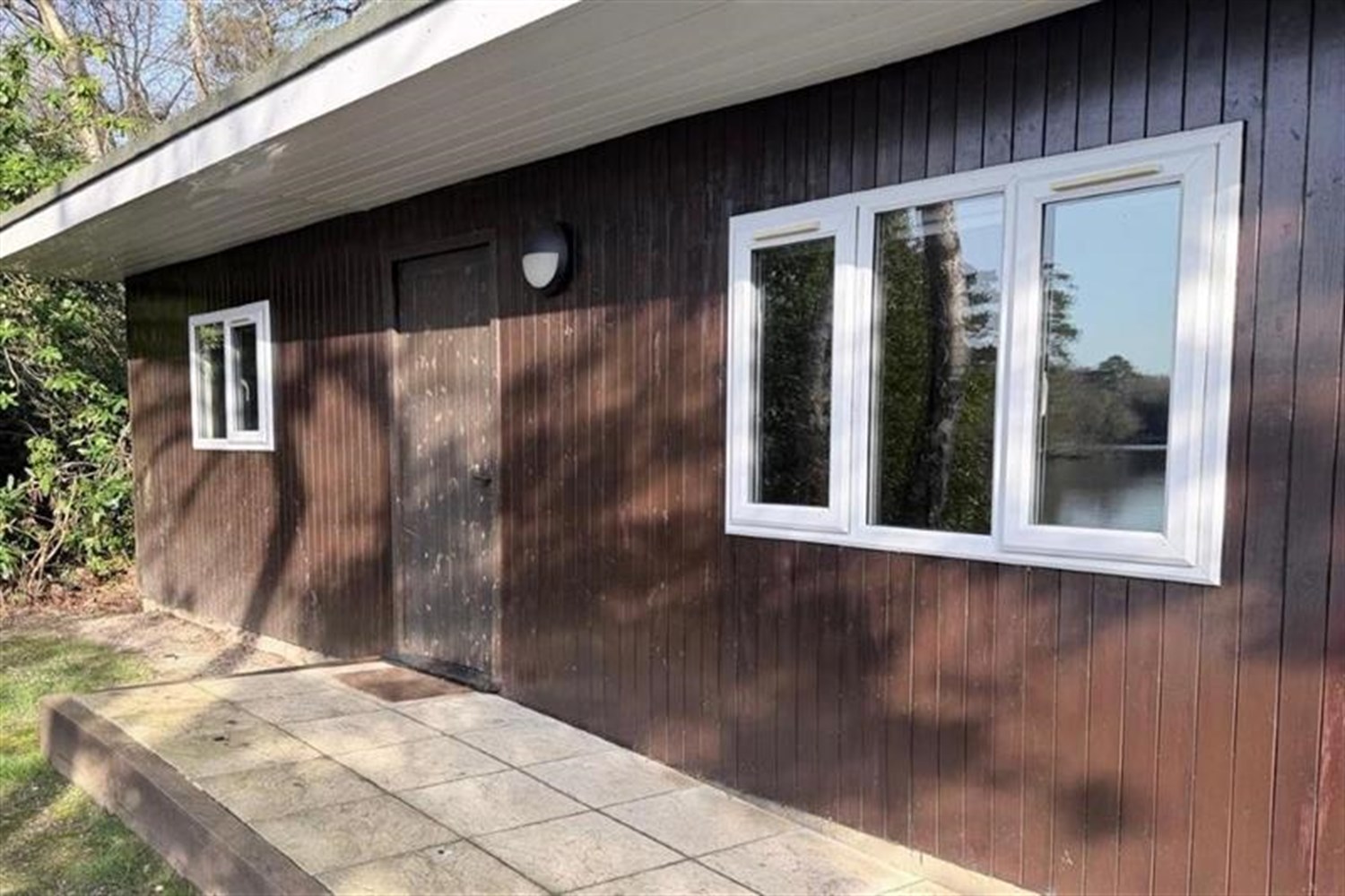 Chalet 16, Nine Mile Ride, Wokingham photo 2