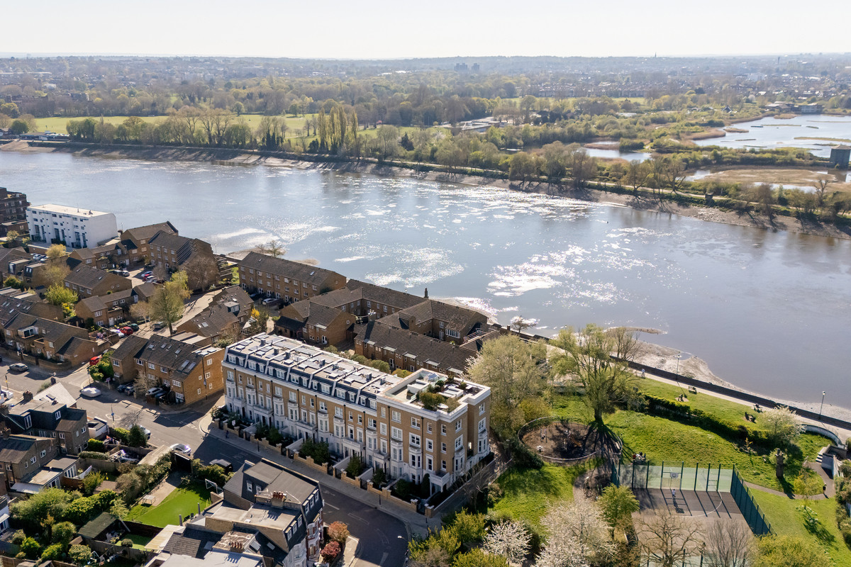 5 bedroom end terrace house for sale 0