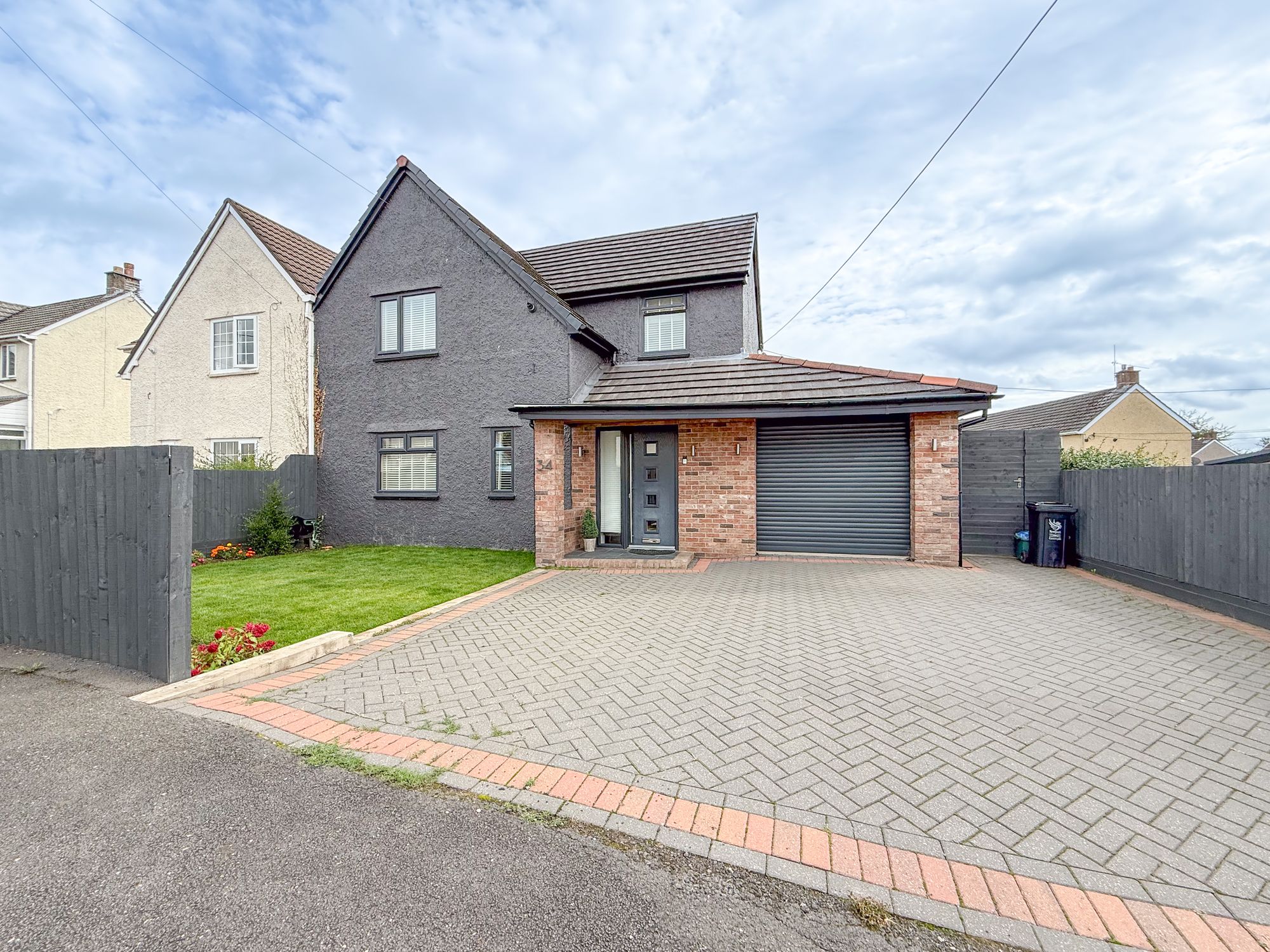 3 bed semi-detached house for sale