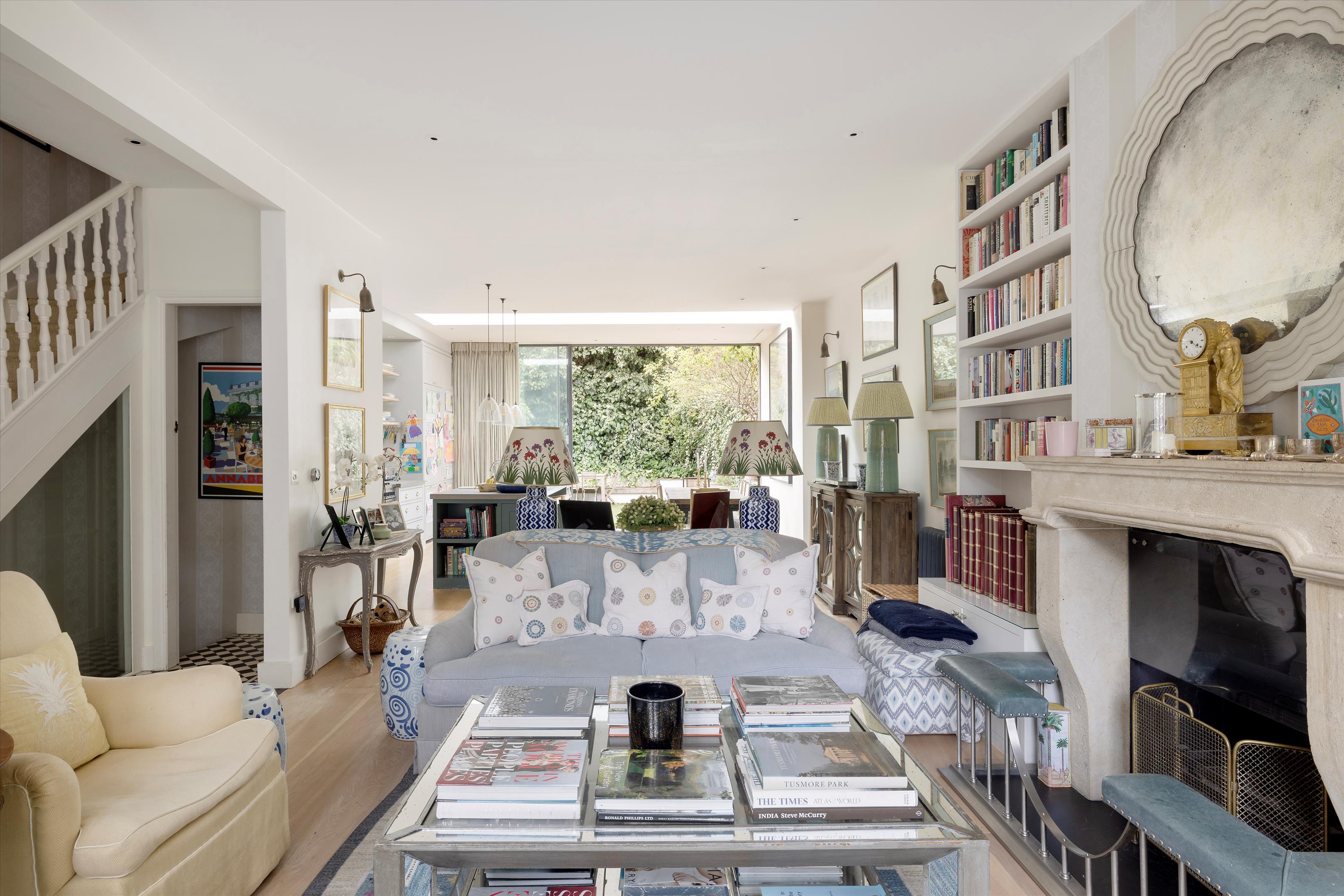 2 bedroom flat for sale in London