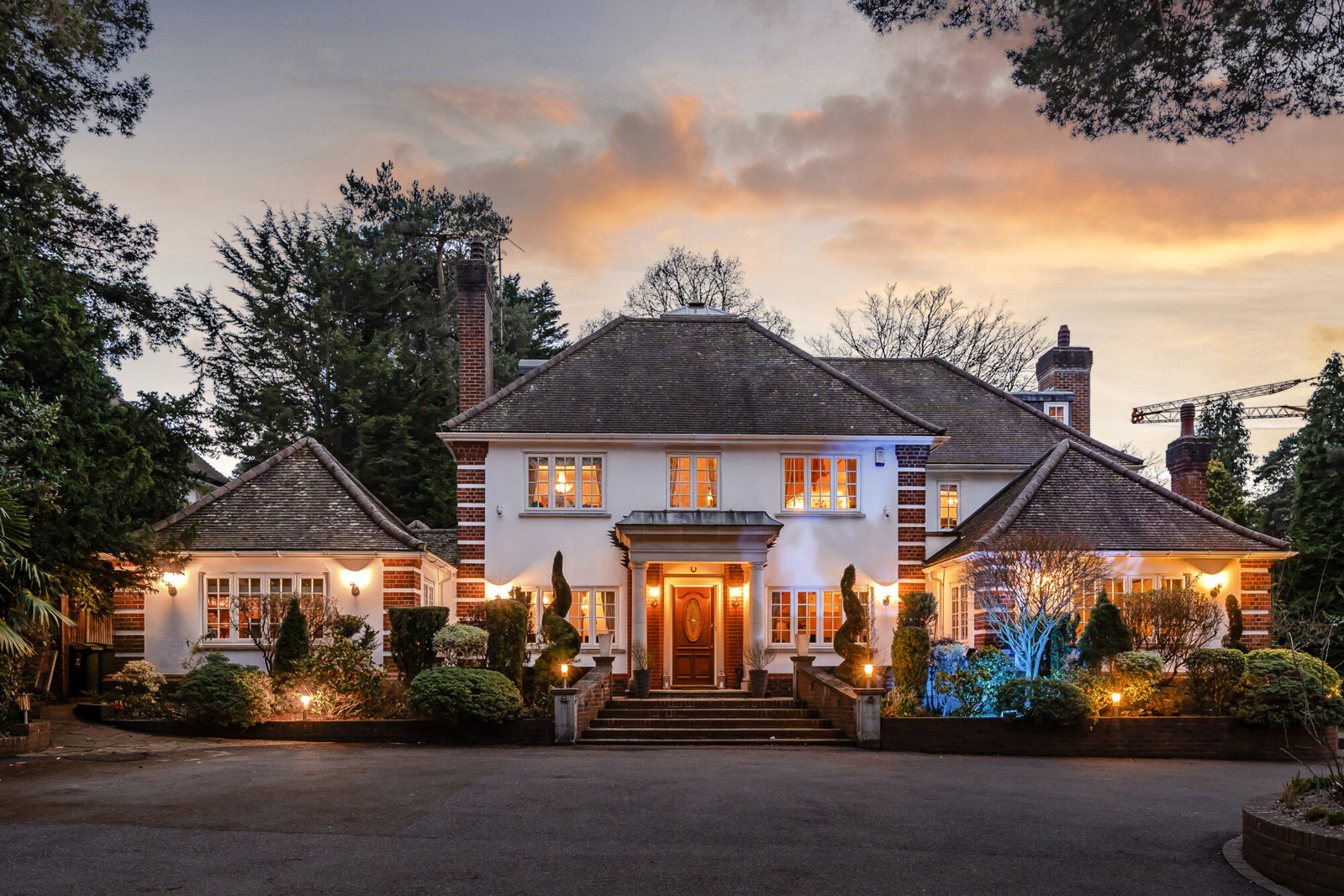 8 bedroom detached house for sale 0