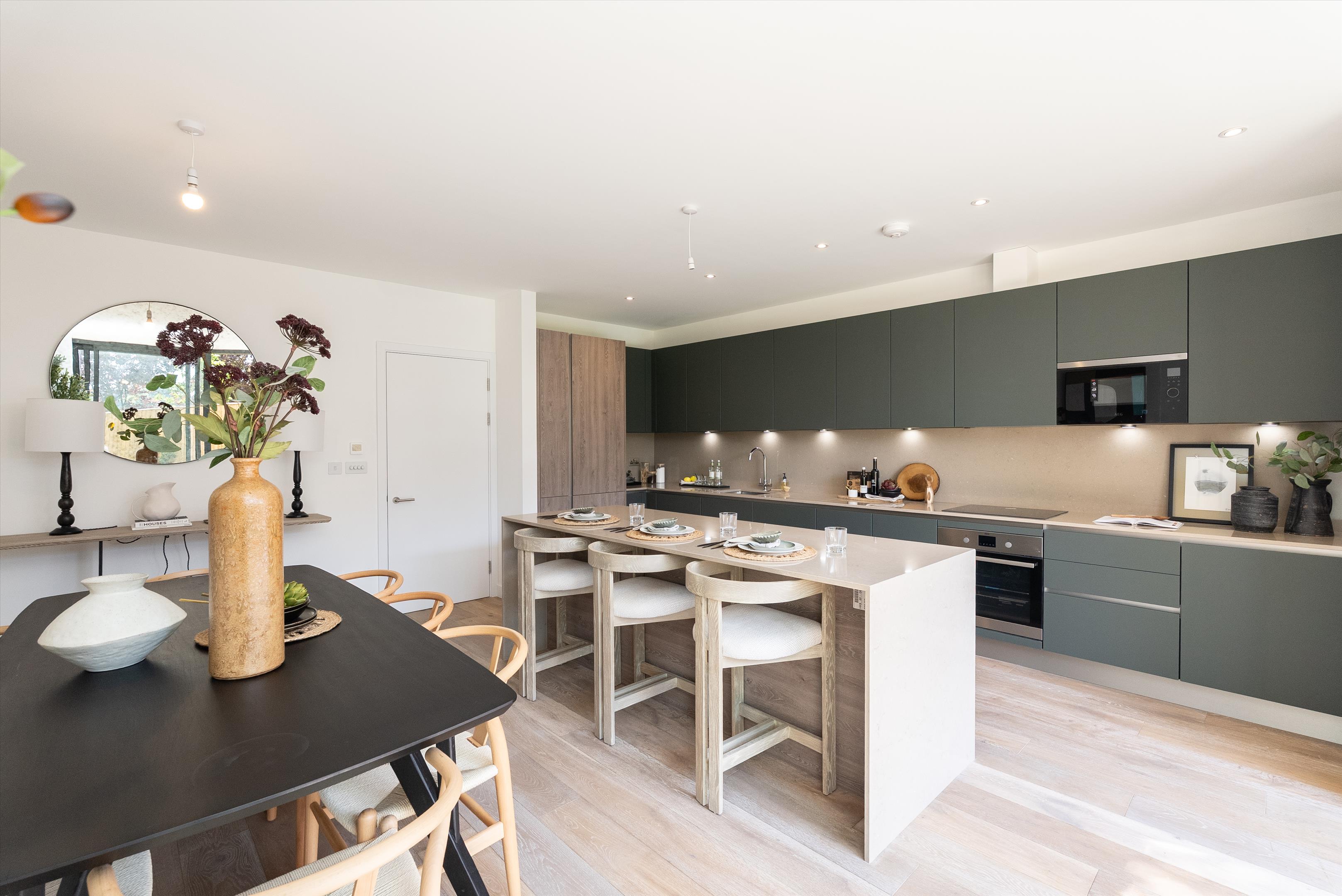 6 bedroom detached house for sale
