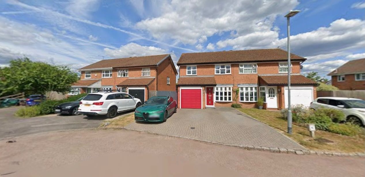 10, Devon Close, Wokingham photo 3