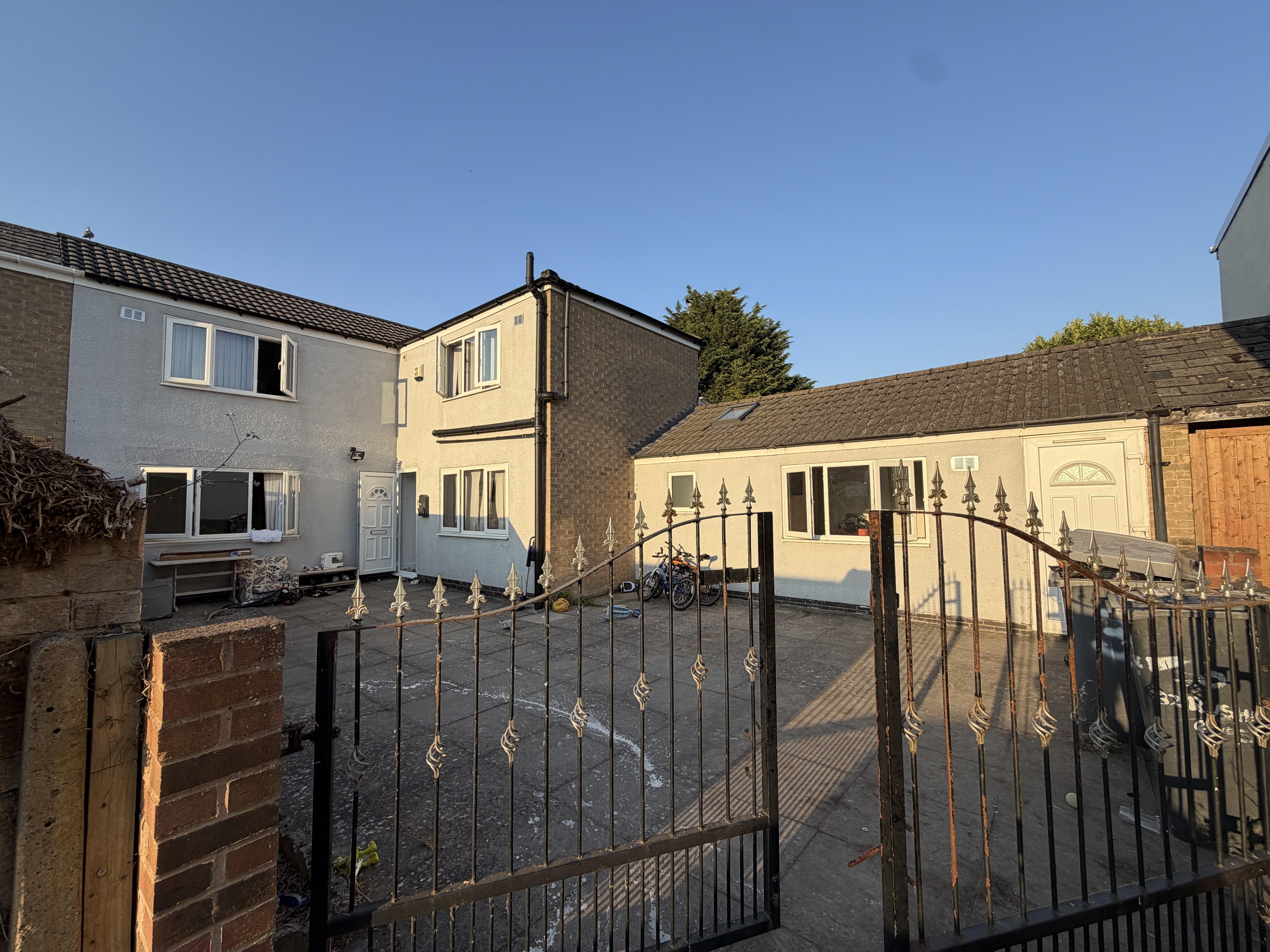 32, Rushey Close, Leicester photo 2