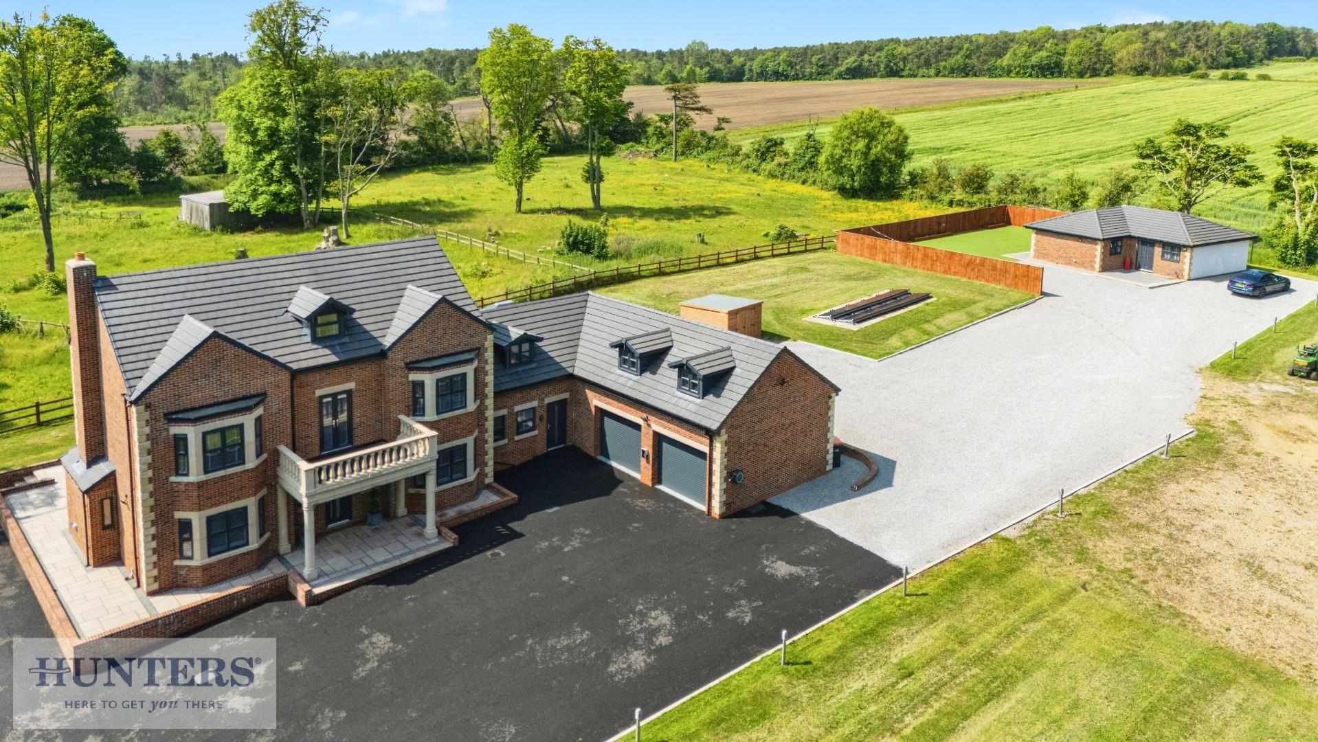 3 bedroom flat for sale in London