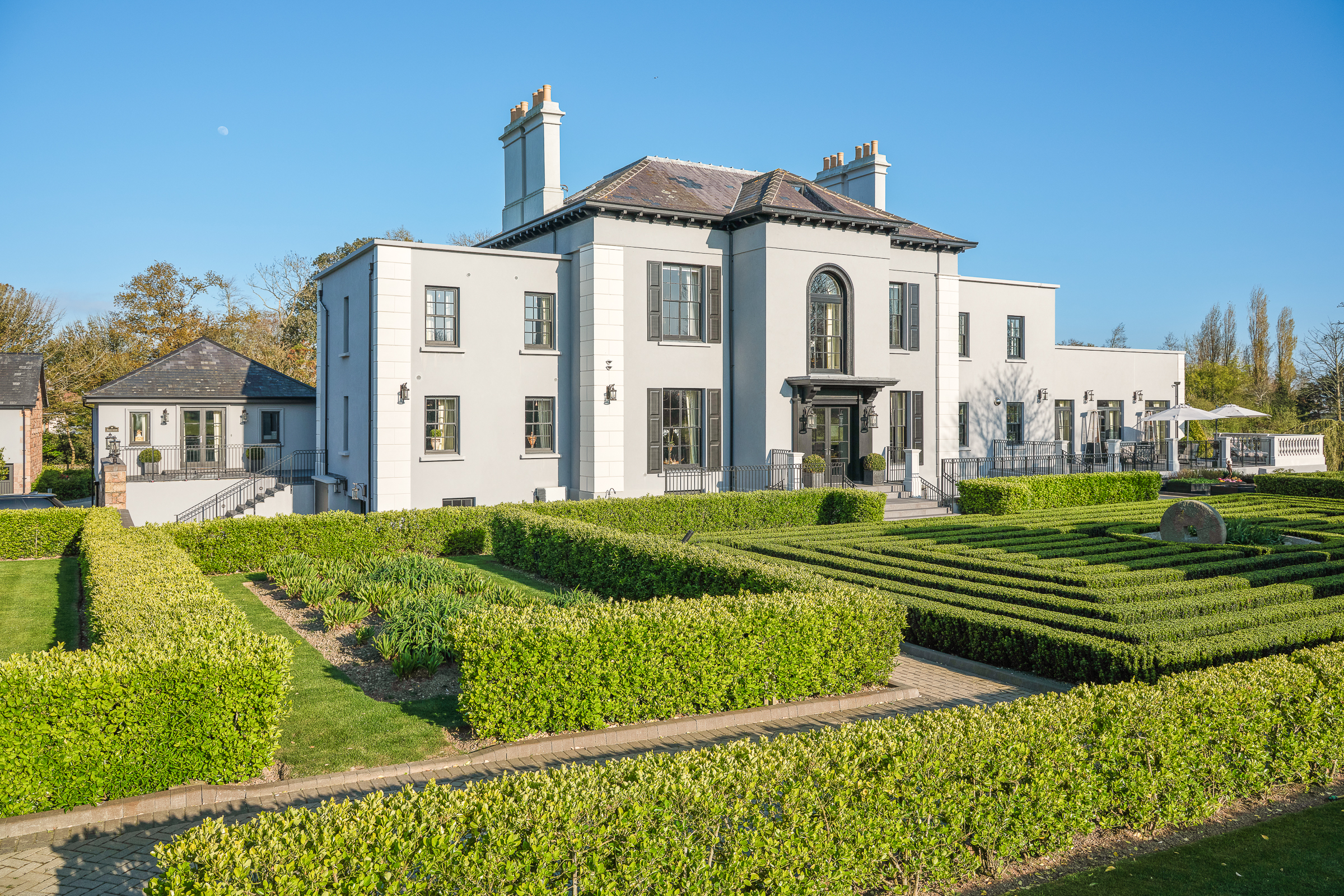 8 bedroom property for sale 0