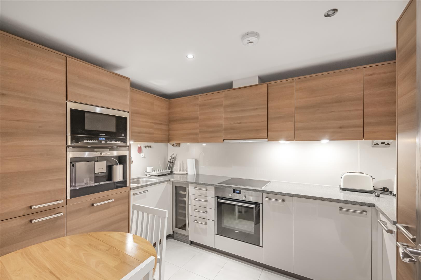 4 bedroom flat for sale 0