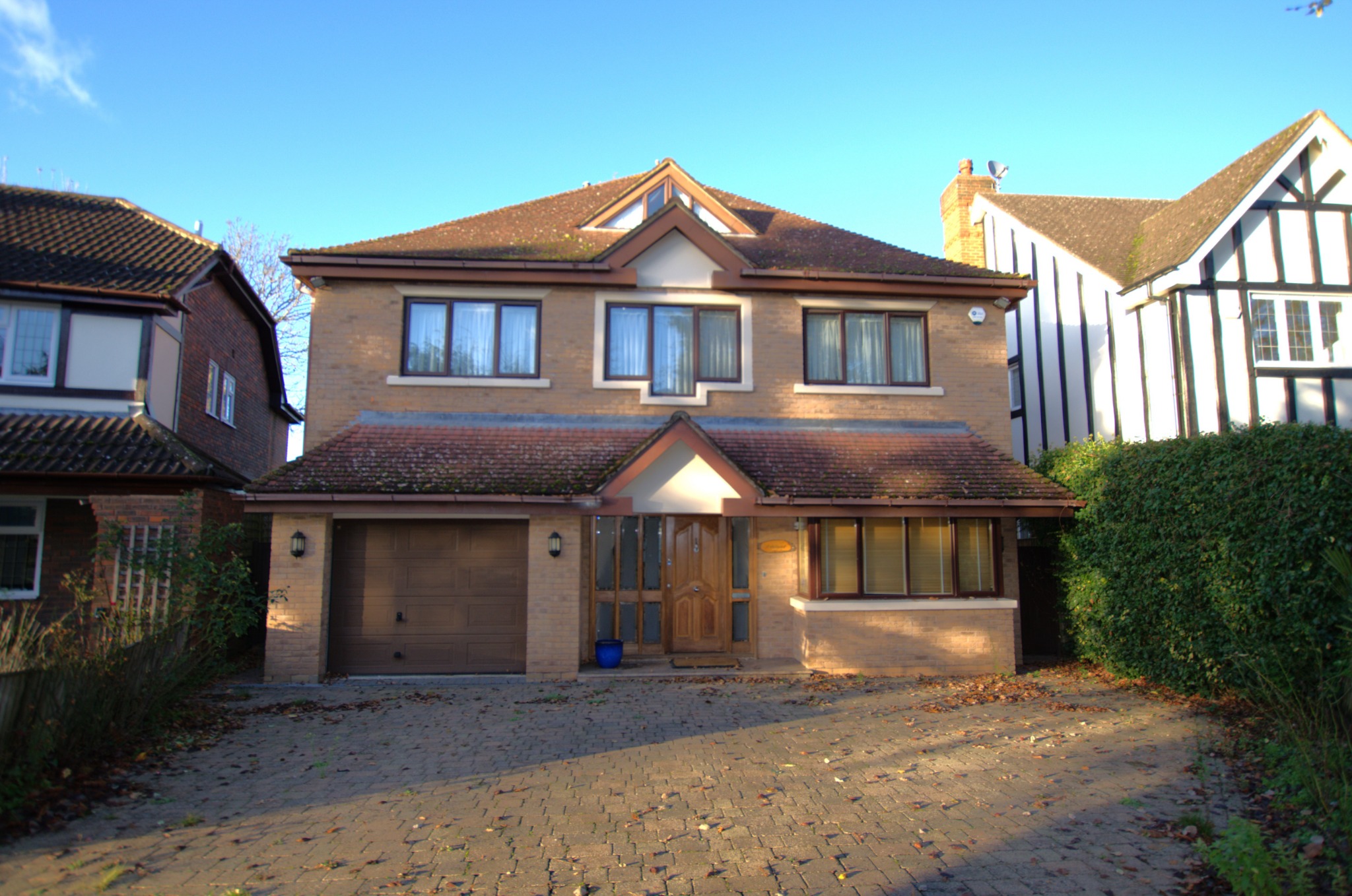 6 bedroom detached house for sale