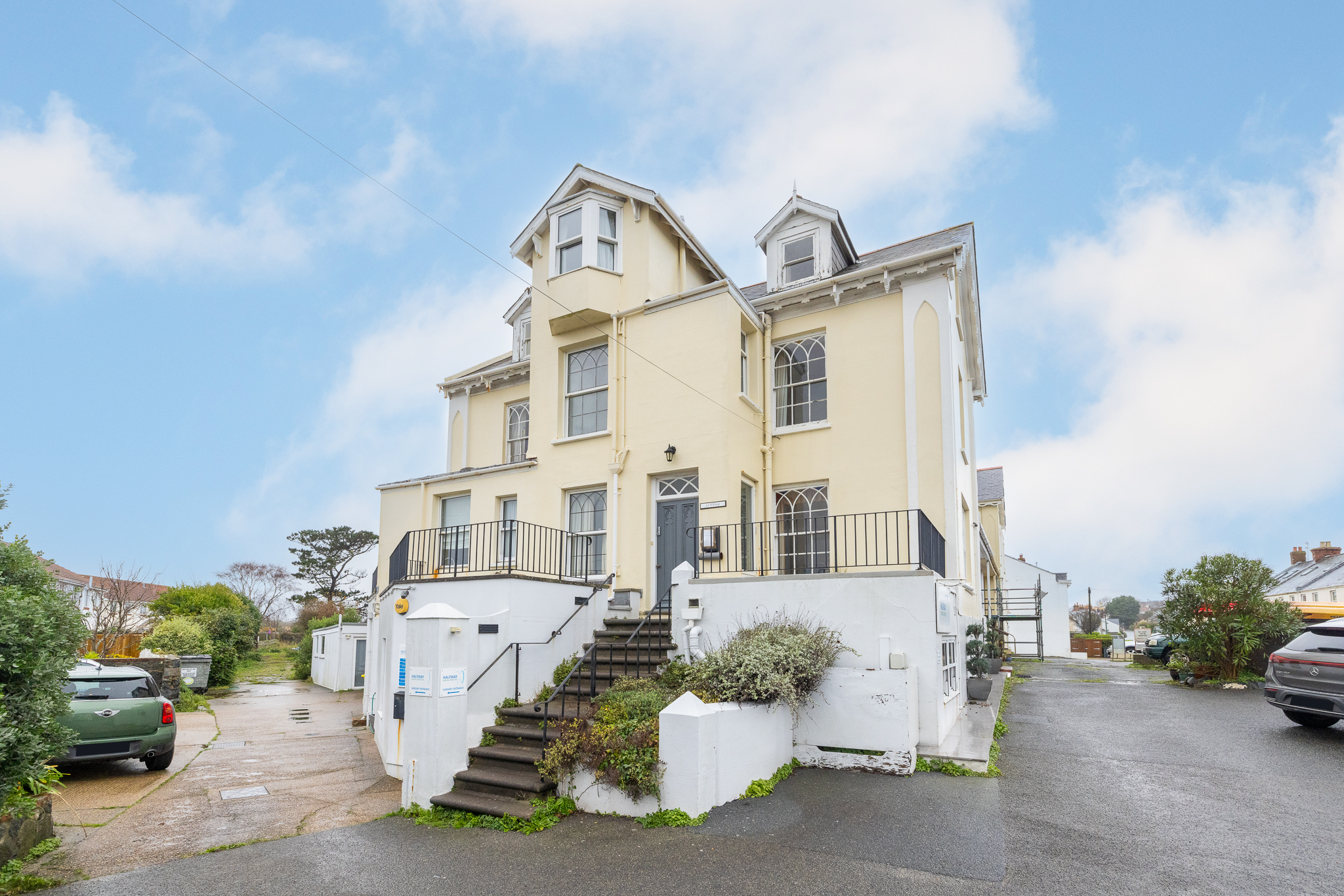 5 bedroom detached house for sale 0