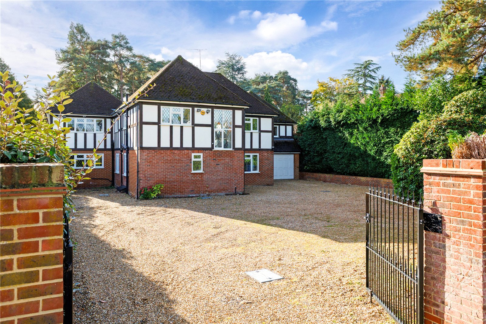 8 bedroom detached house for sale 0