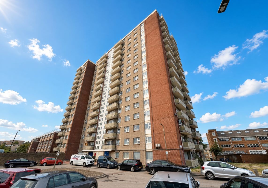 Flat 104 Longford Court, Belle Vue Estate, Hendon, London, NW4 2BY photo 2