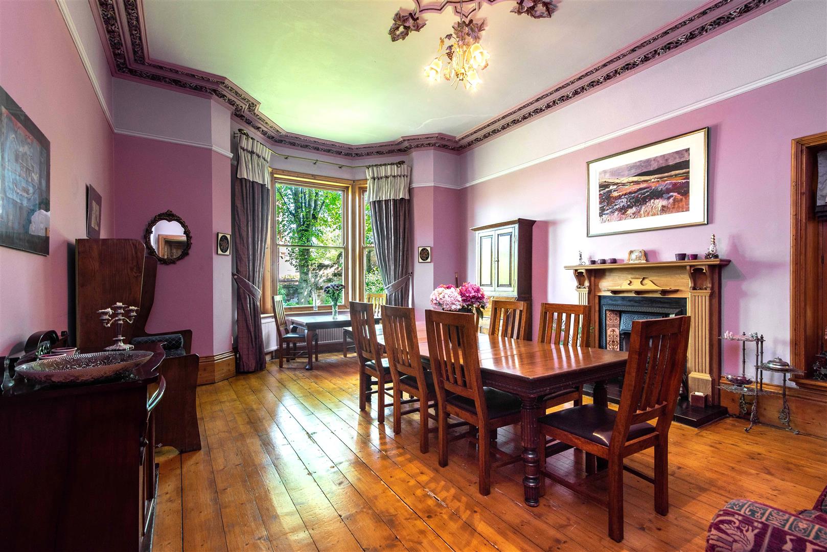 6 bedroom detached house for sale 0