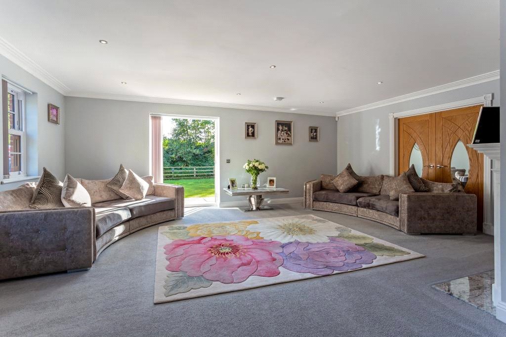 5 bedroom detached house for sale 0