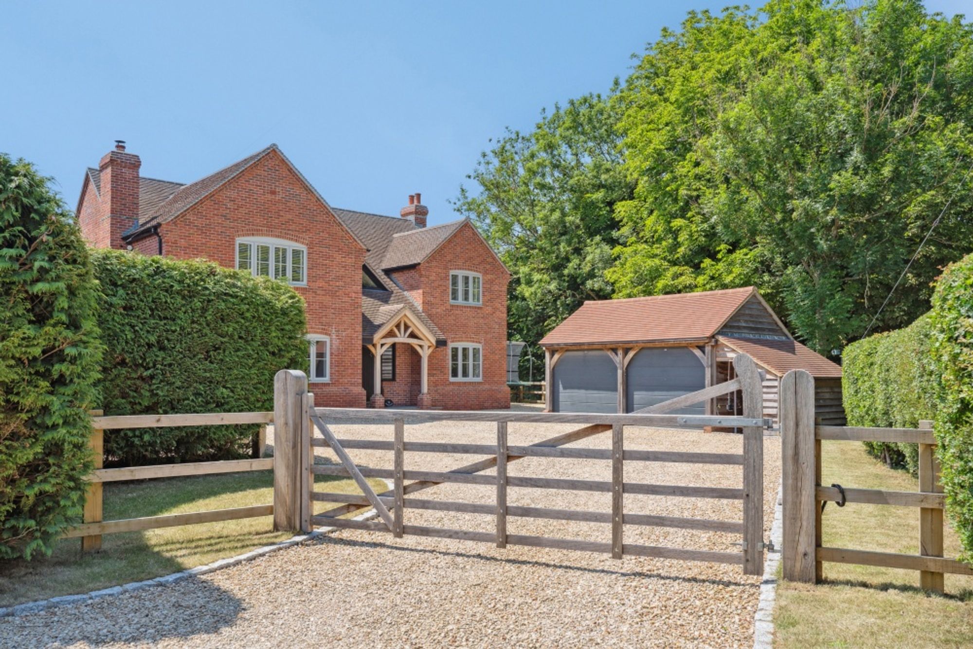 5 bedroom detached house for sale 0