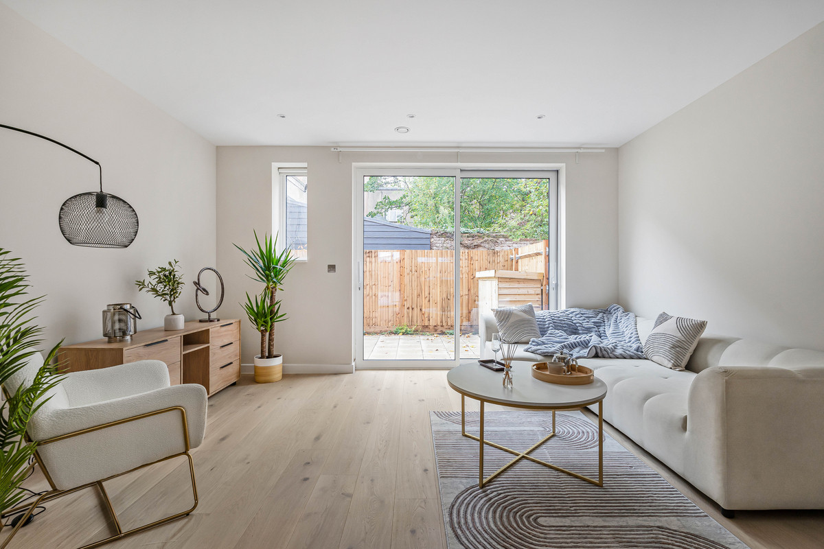 3 bedroom mews new house for sale 0