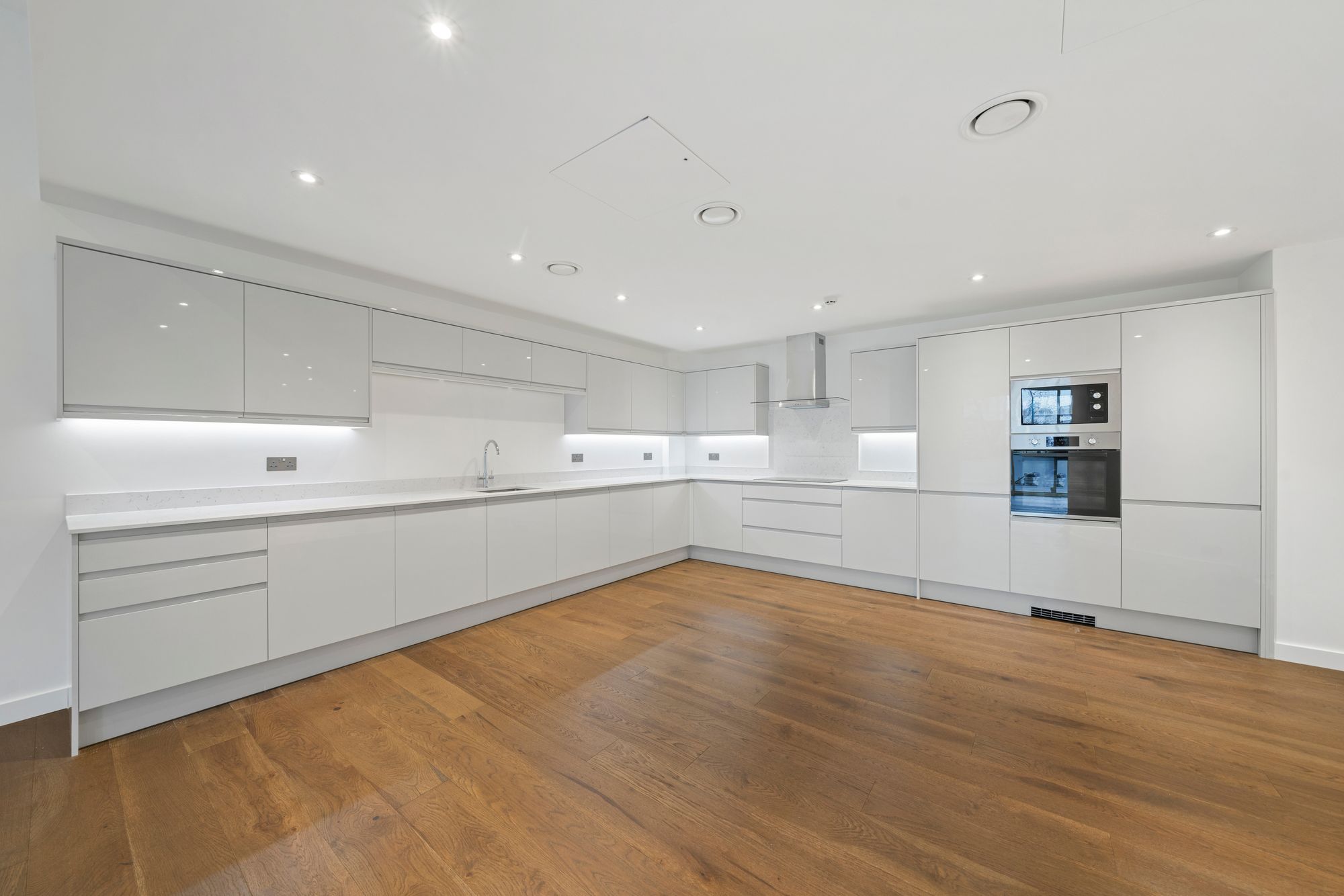 3 bedroom flat for sale 0