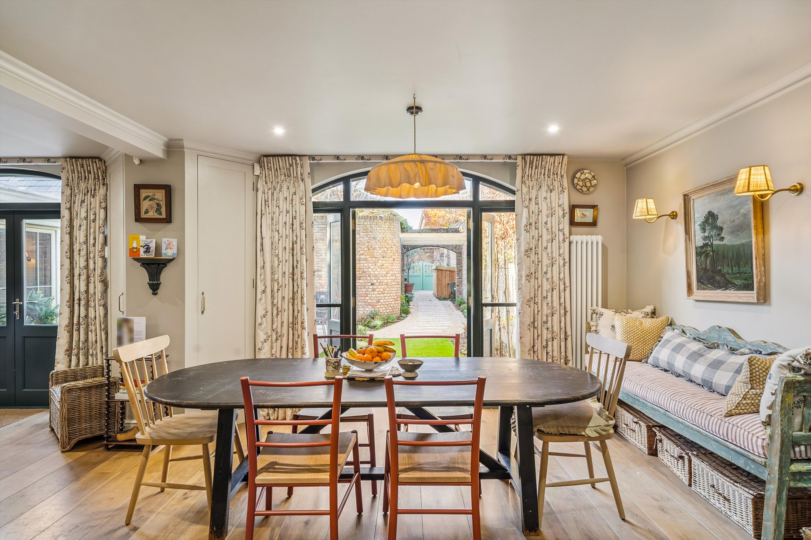5 bedroom detached house for sale 0