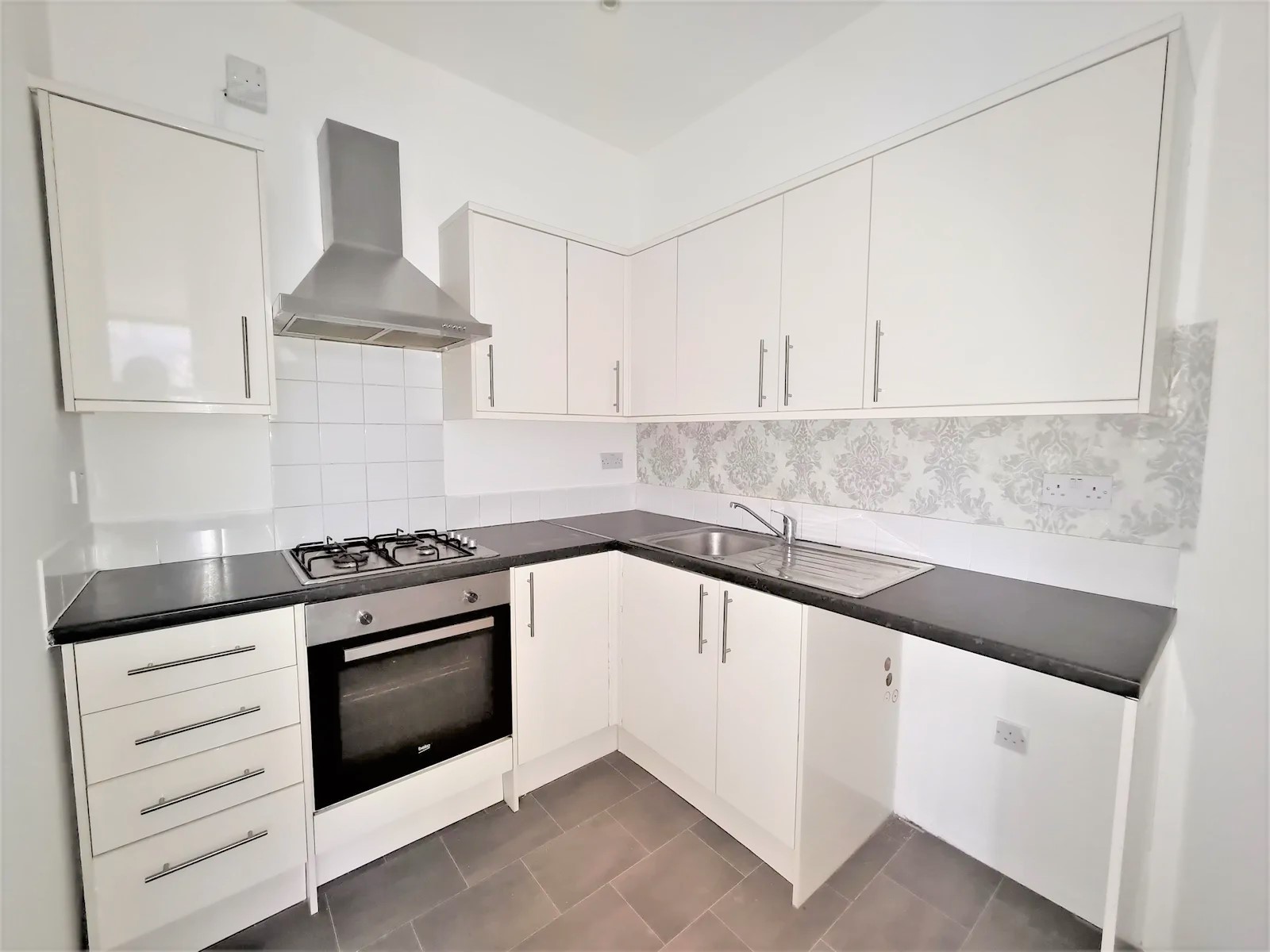 Flat 12, Prospect House, North Circular Road, London photo 5