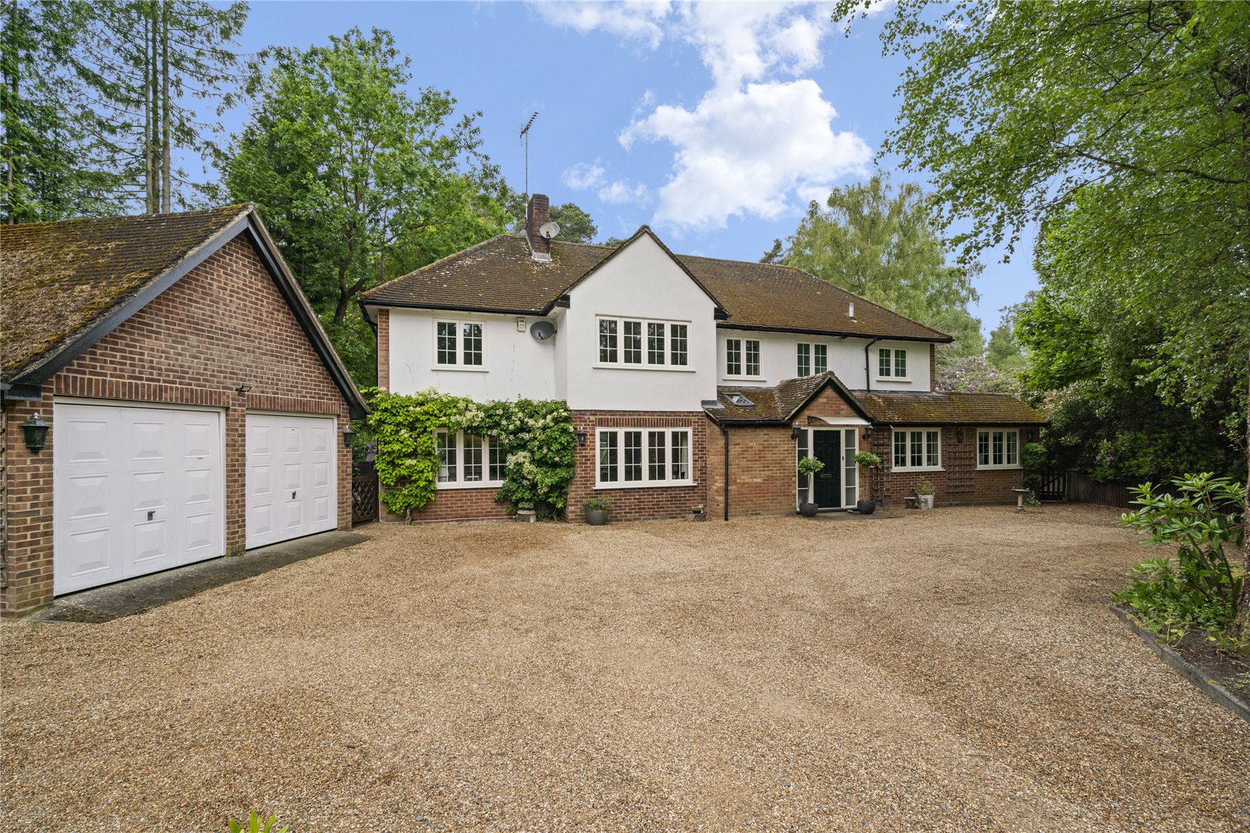 5 bedroom detached house for sale 0