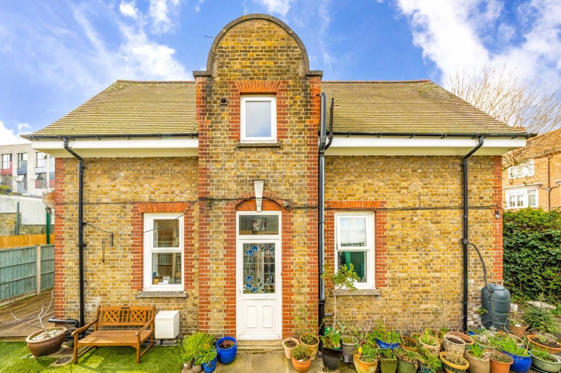 3 bedroom property for sale 0