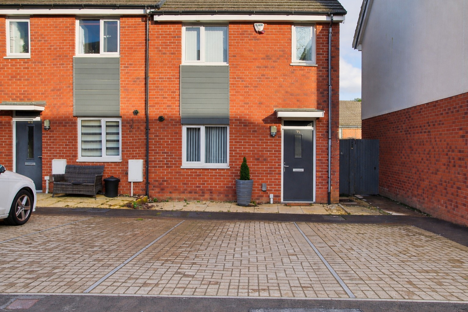 3 bed semi-detached house for sale
