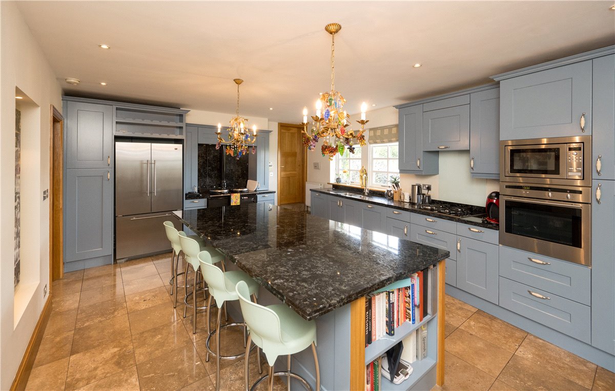 5 bedroom detached house for sale 0