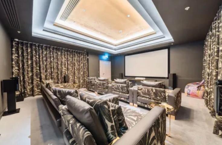 5 bedroom detached new house for sale in Potters Bar