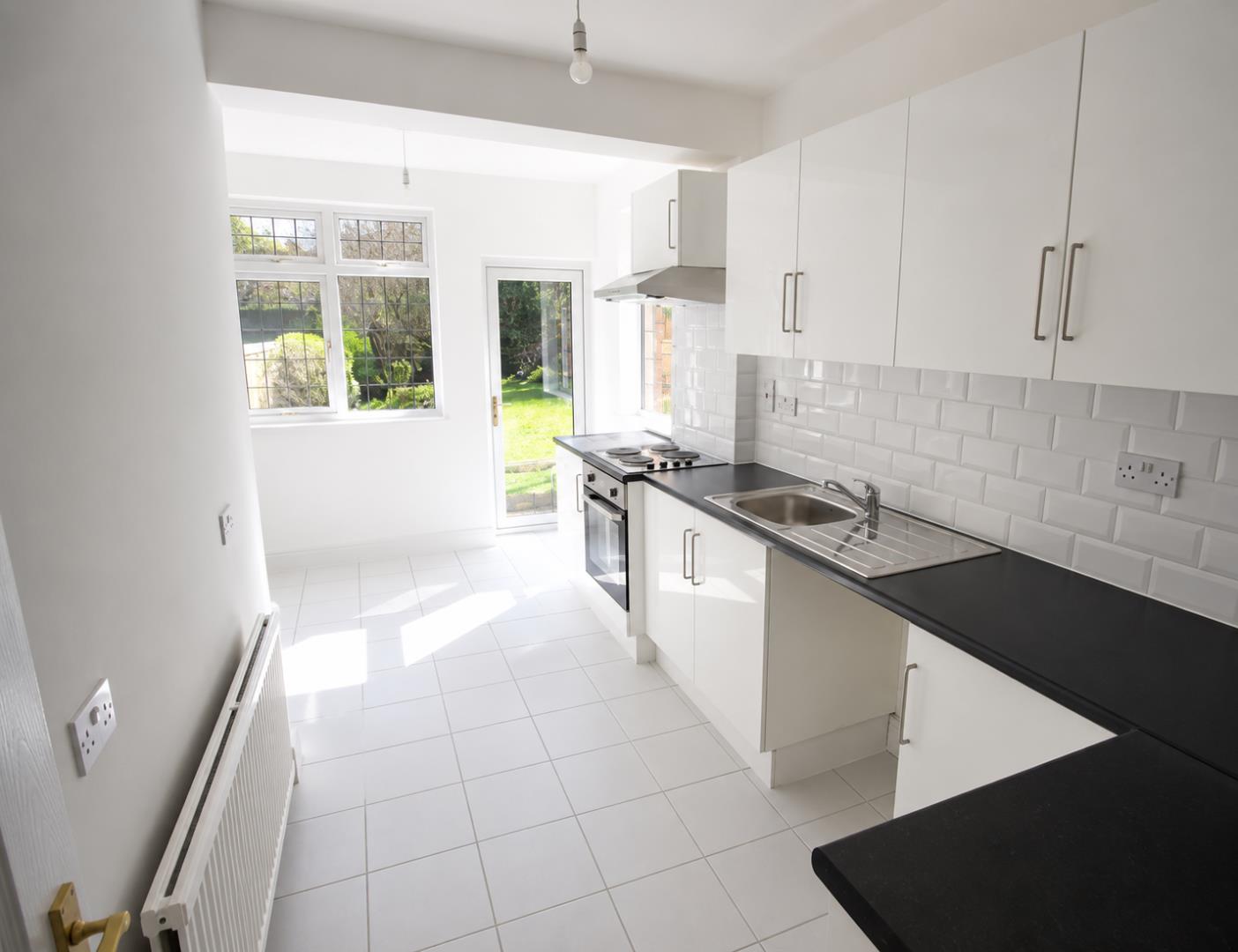 Room 3, 72, Esher Road, East Molesey photo 4