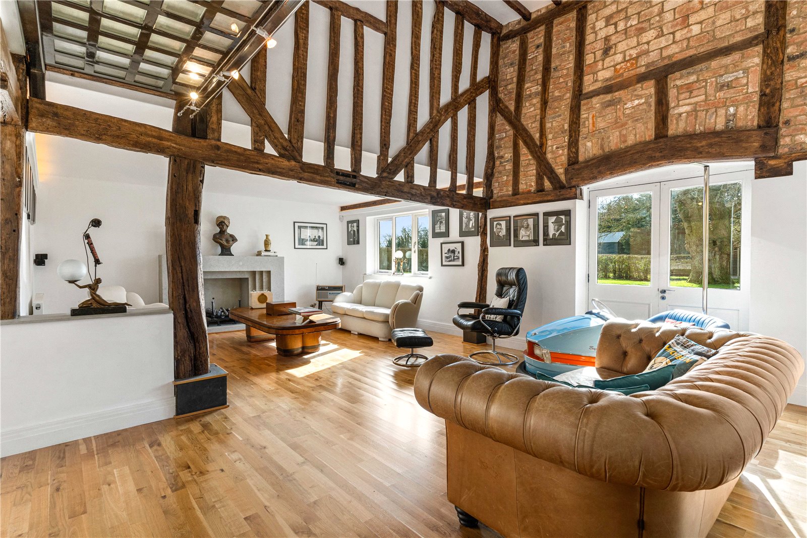 6 bedroom detached house for sale 0