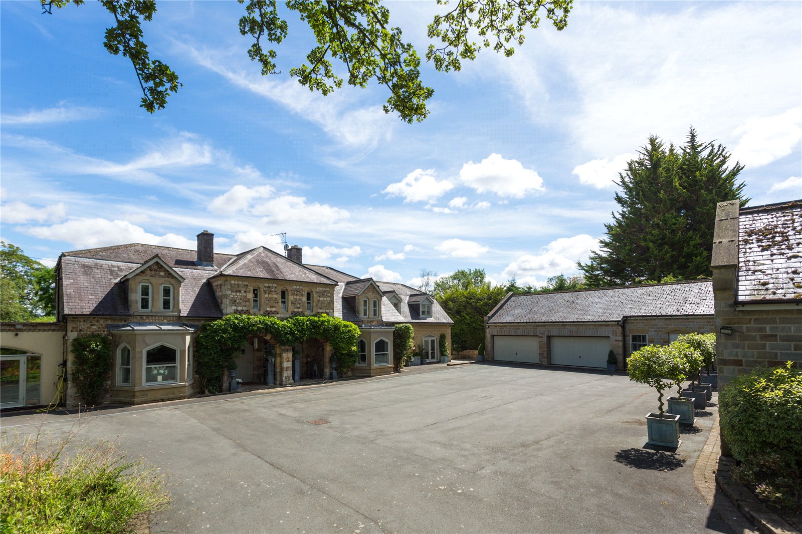 5 bedroom detached house for sale 0