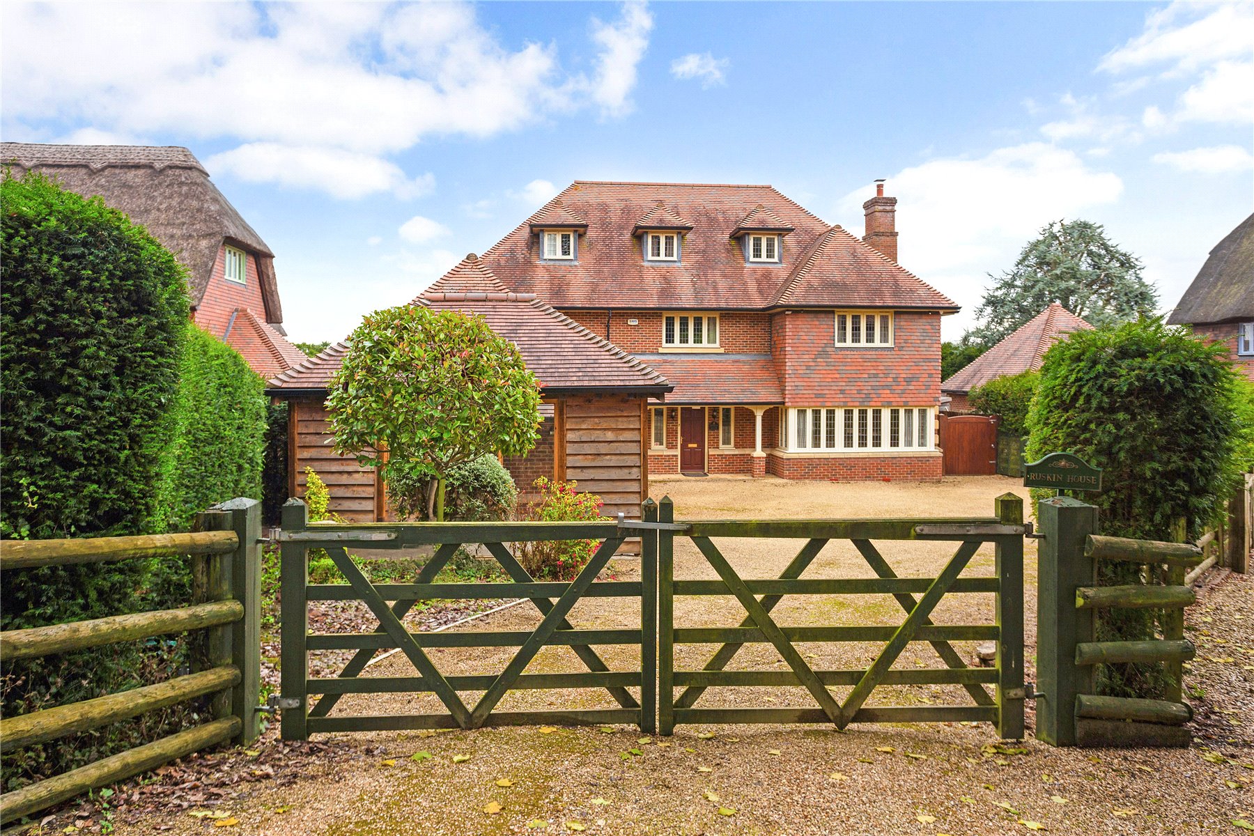 6 bedroom detached house for sale 0