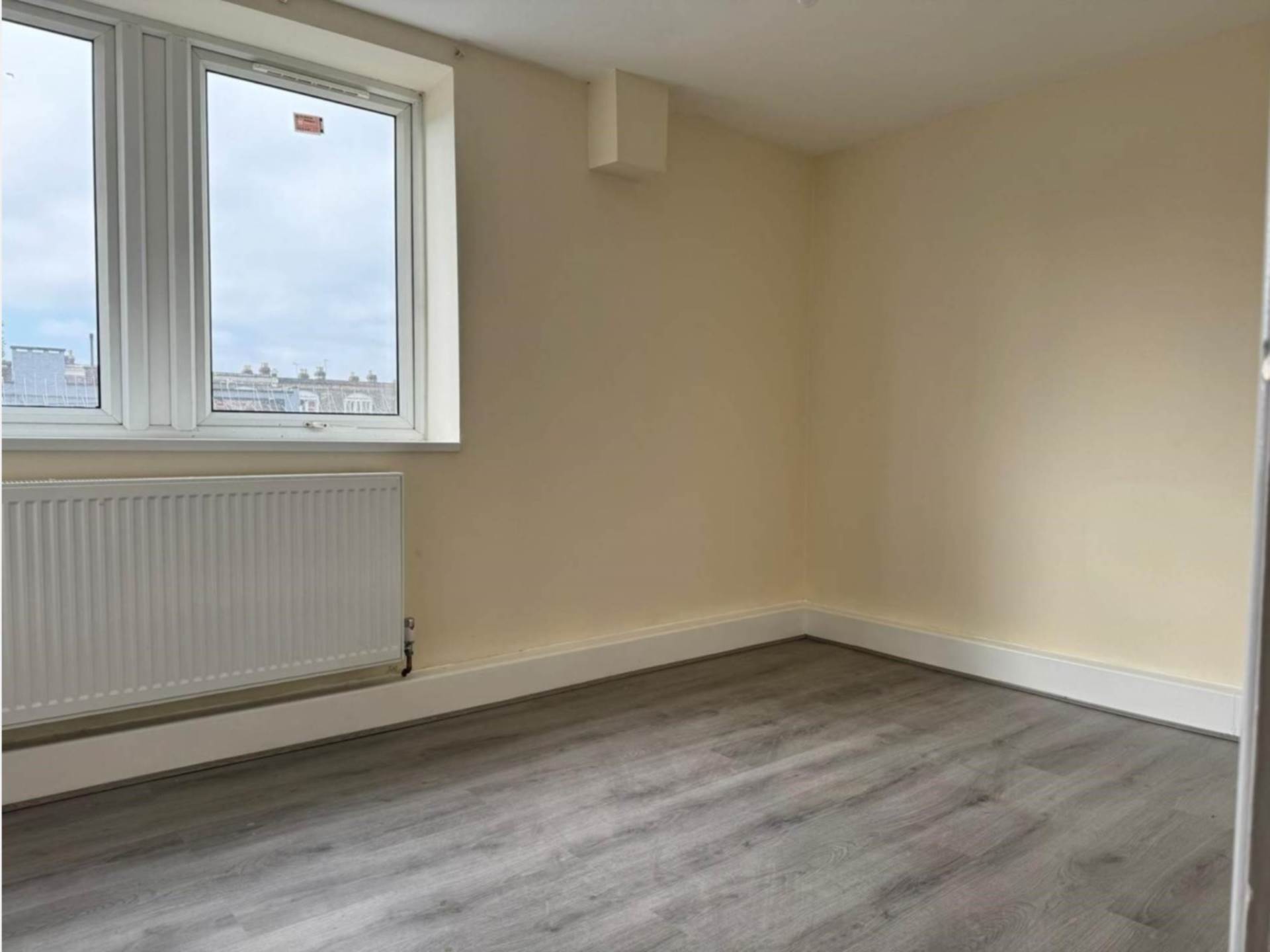 2-bed flat on Flat 8, Goodmayes Road, Ilford, £1,650/mo