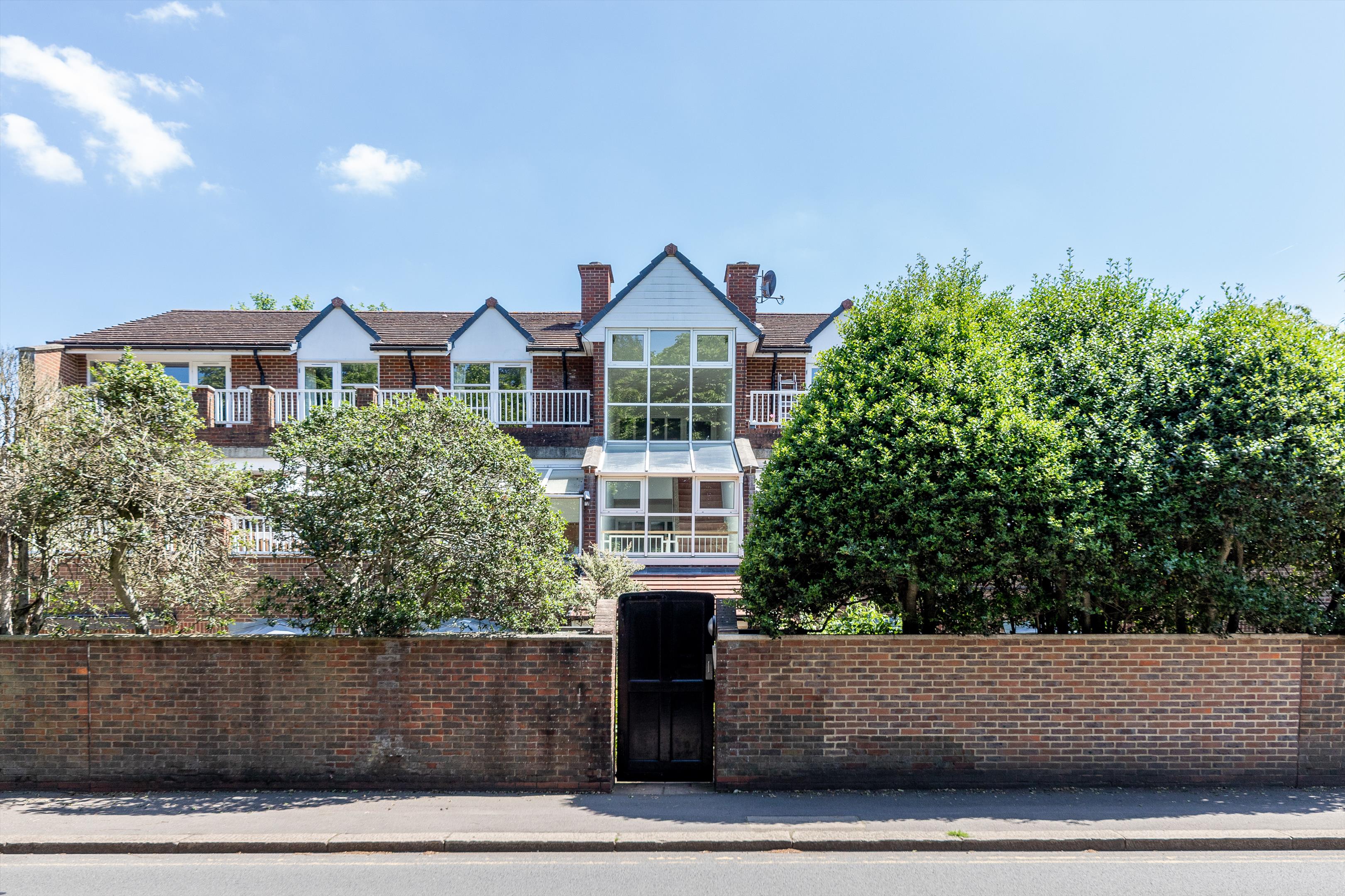 2 bedroom flat in LONDON