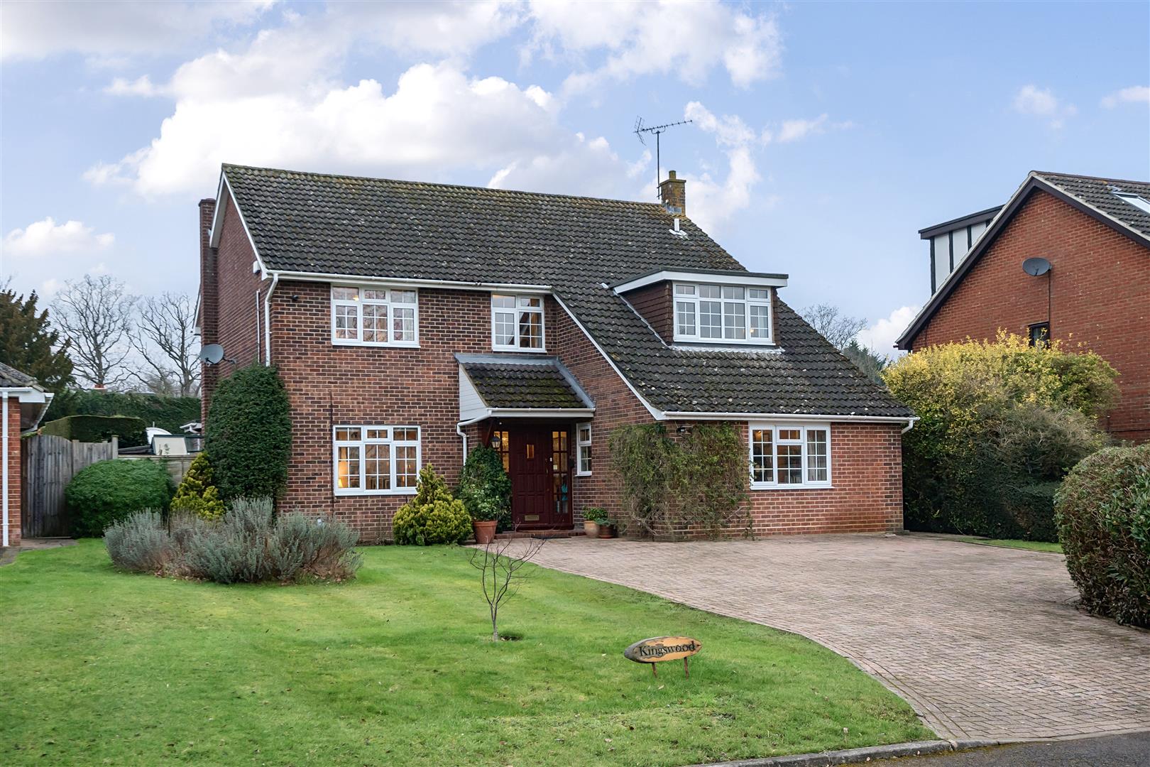 5 bedroom detached house for sale 0