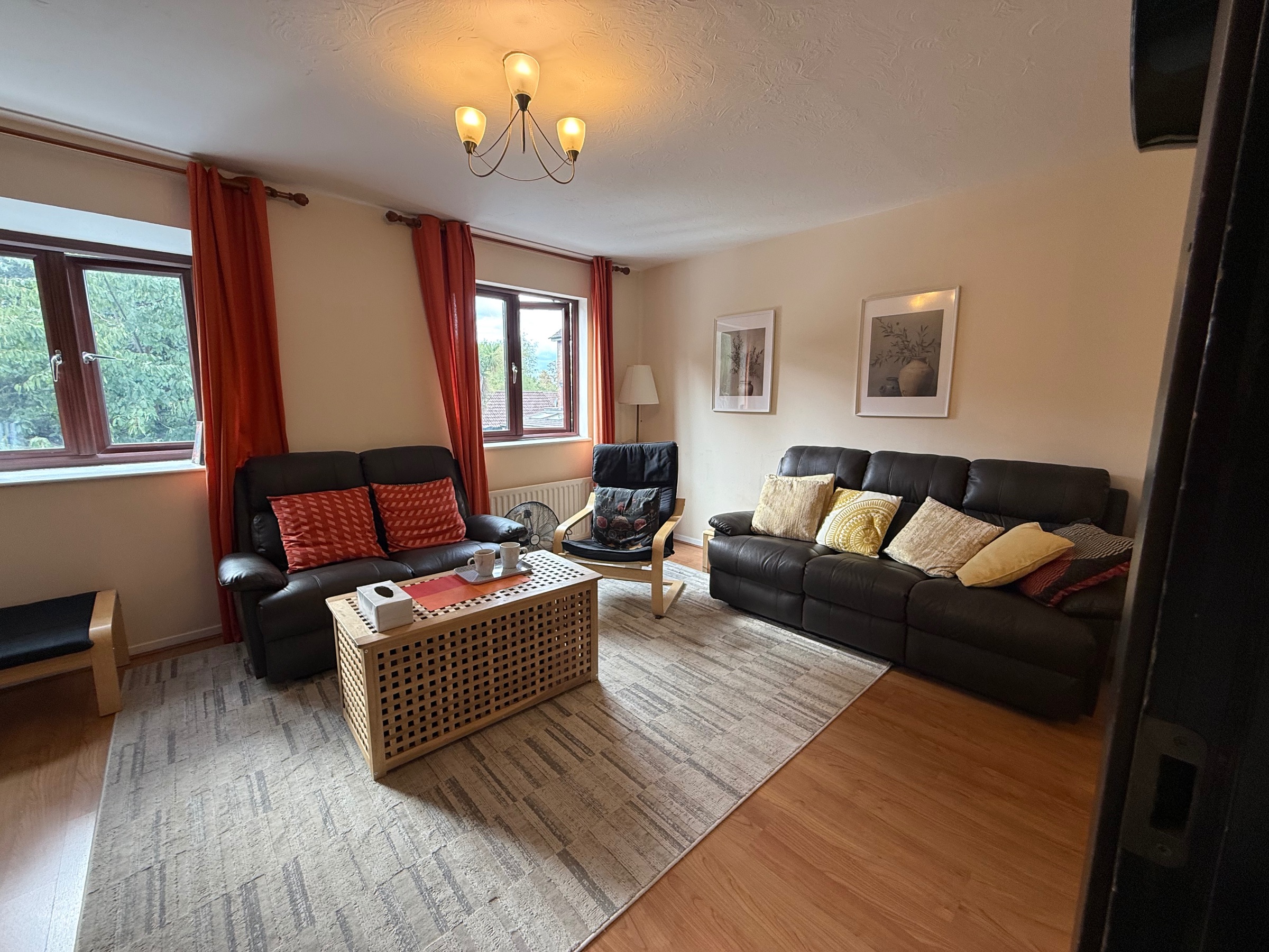 14 Wyke Close, Isleworth photo 4