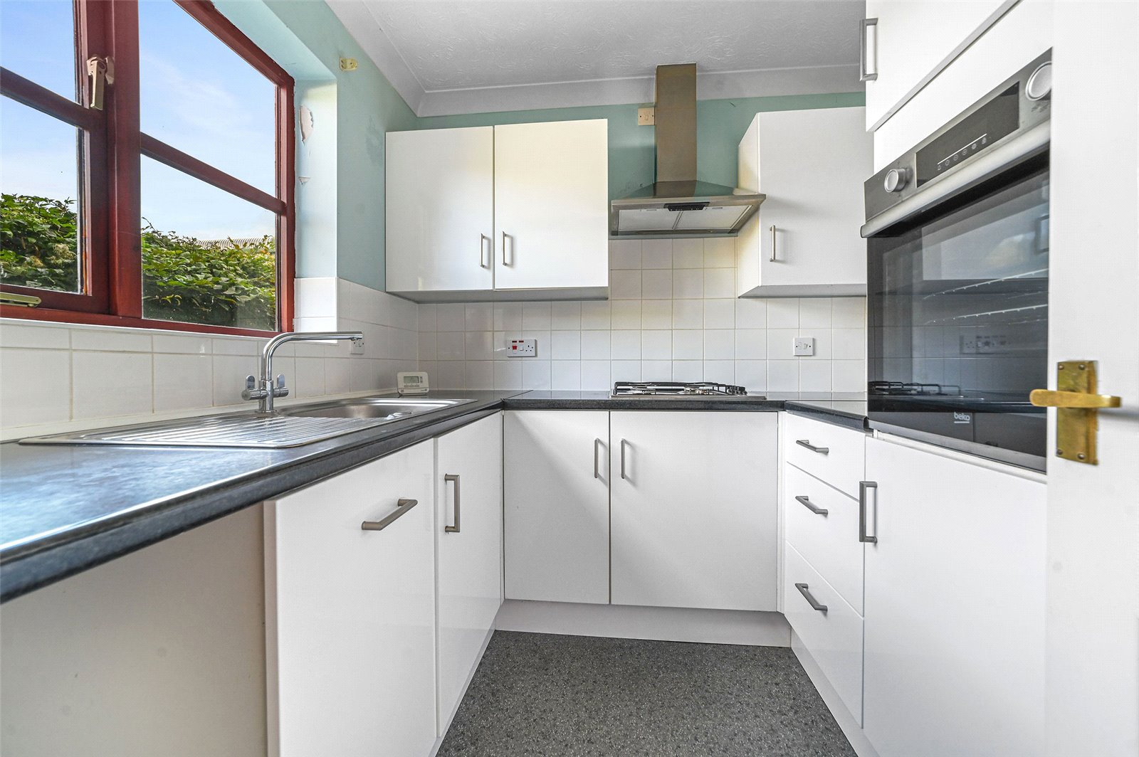 8, St. James Court, Essex photo 4