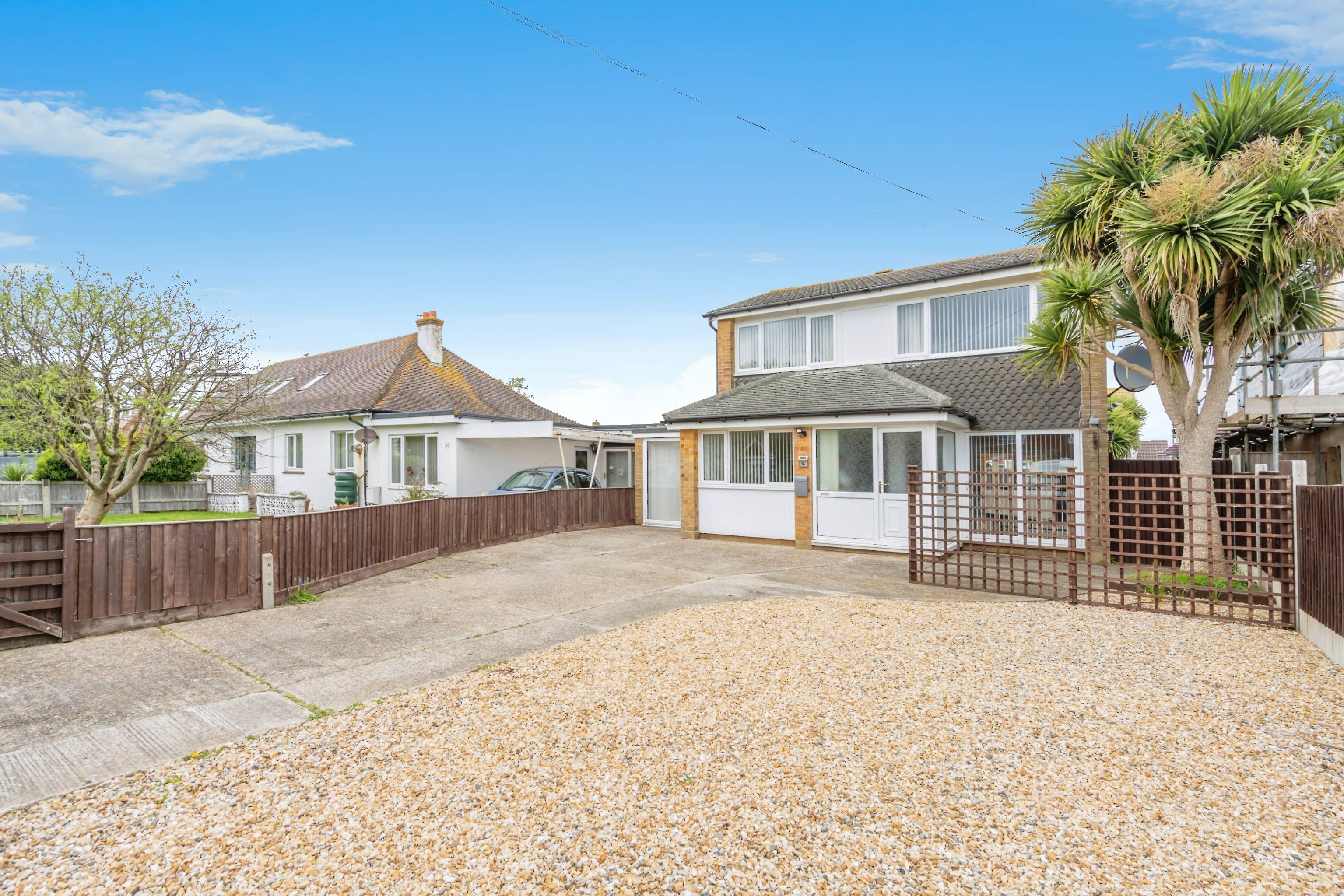 4-bed house on 14, Manor Way, Hayling Island, £550,000