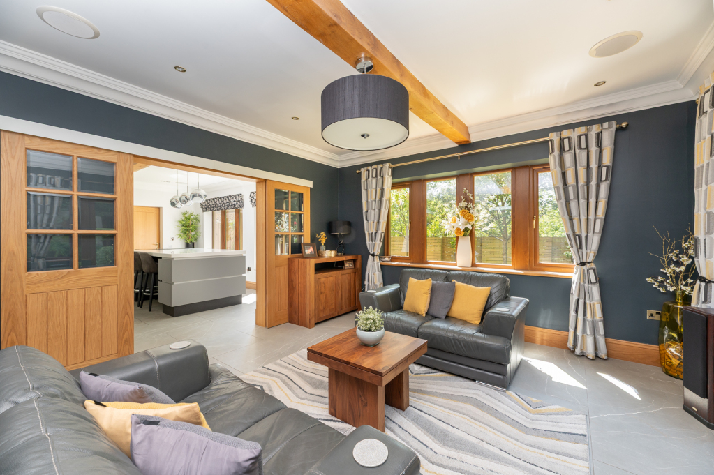 5 bedroom detached house for sale 0